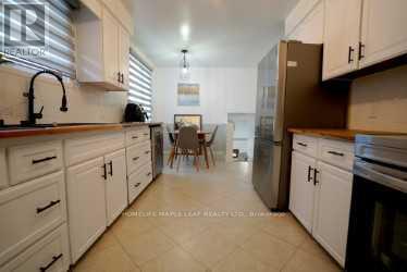 147 Muriel Crescent, London South, Ontario  N6E 2K4 - Photo 10 - X12470845
