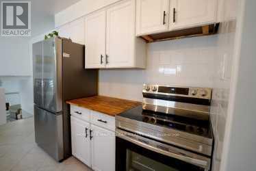 147 Muriel Crescent, London South, Ontario  N6E 2K4 - Photo 12 - X12470845