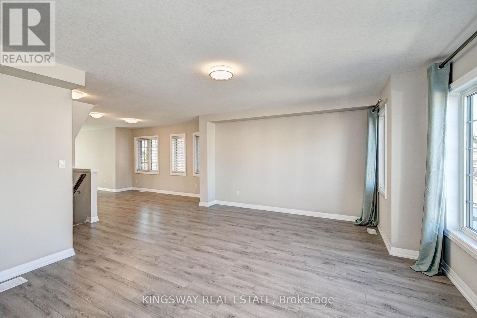 86 Monarch Woods Drive, Kitchener, Ontario  N2P 2Y9 - Photo 11 - X12470850