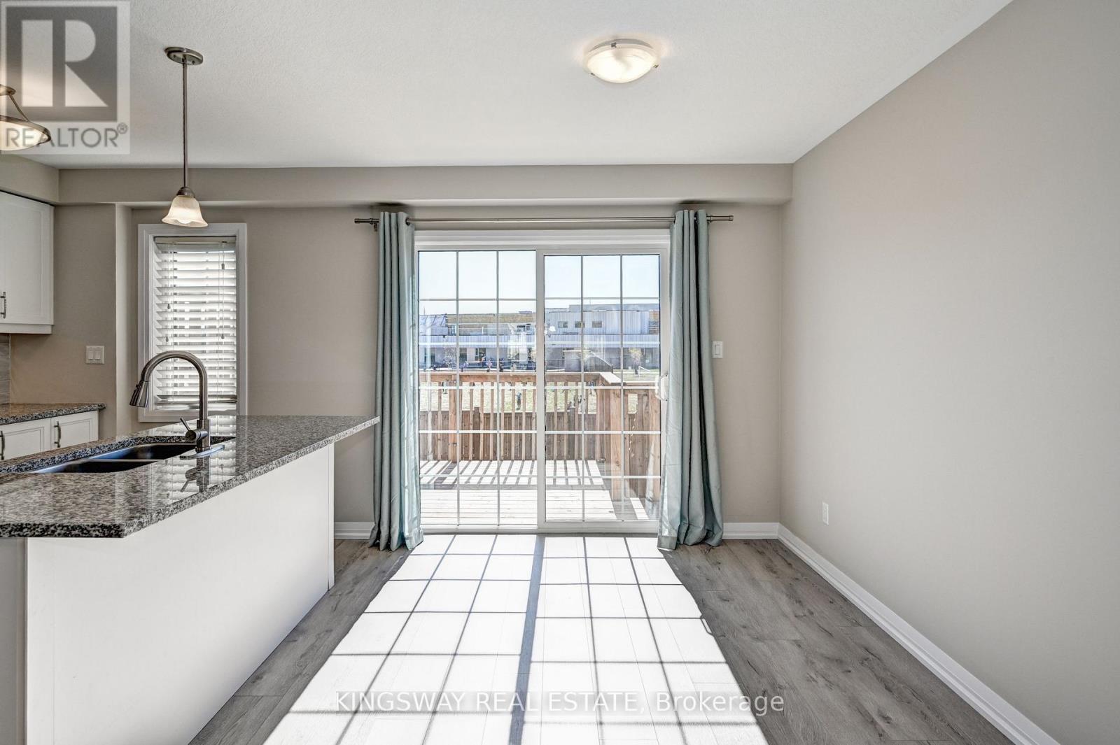86 Monarch Woods Drive, Kitchener, Ontario  N2P 2Y9 - Photo 12 - X12470850