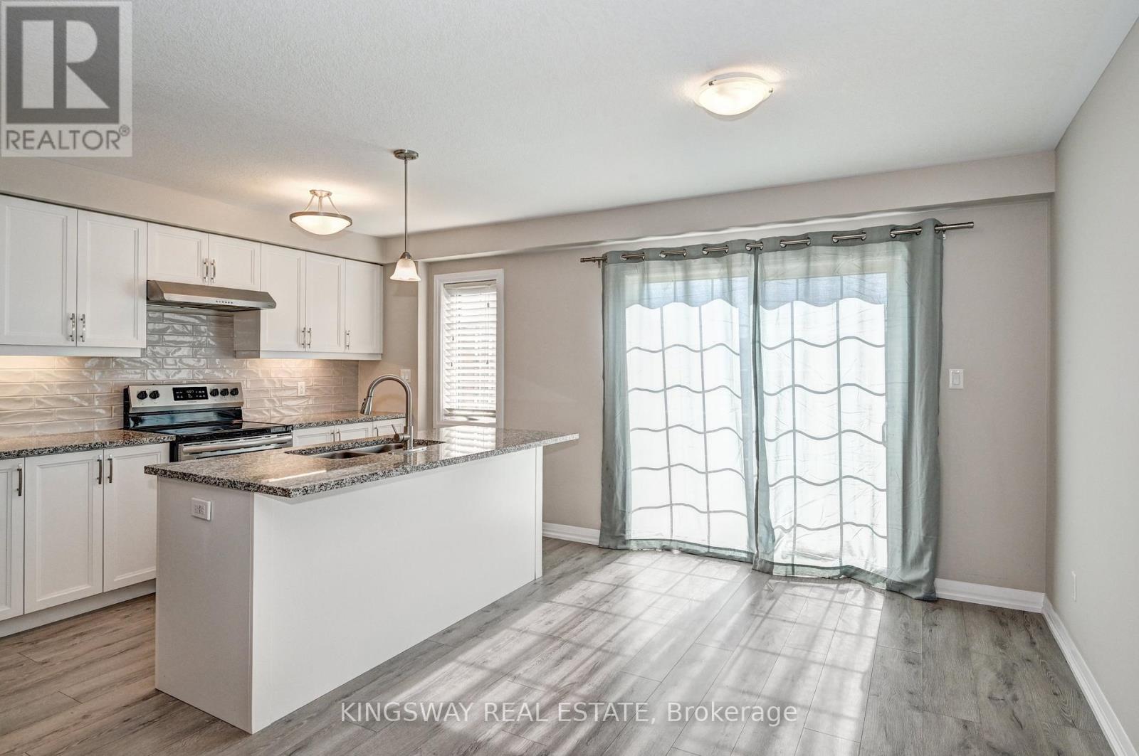 86 Monarch Woods Drive, Kitchener, Ontario  N2P 2Y9 - Photo 14 - X12470850