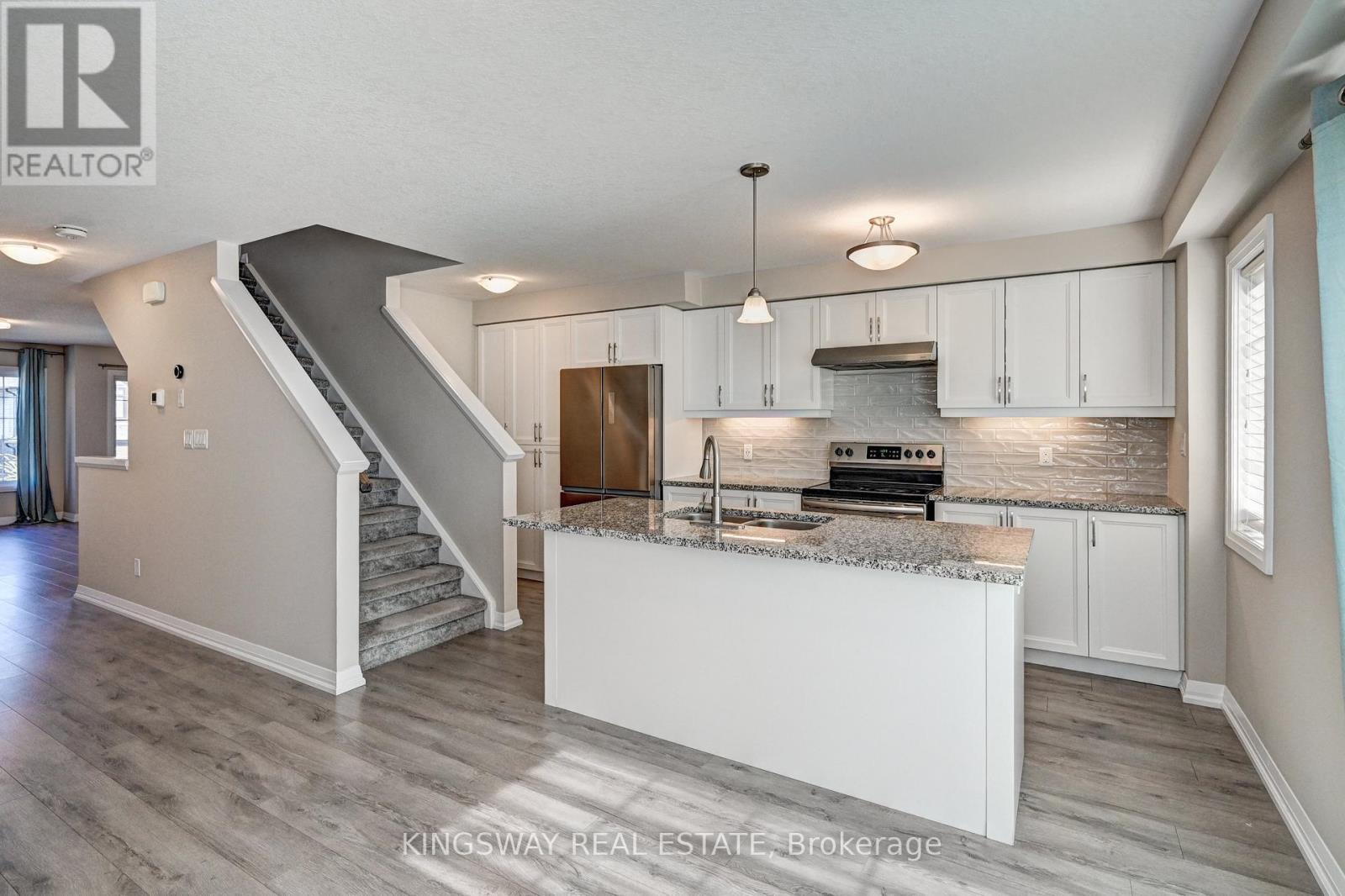 86 Monarch Woods Drive, Kitchener, Ontario  N2P 2Y9 - Photo 15 - X12470850