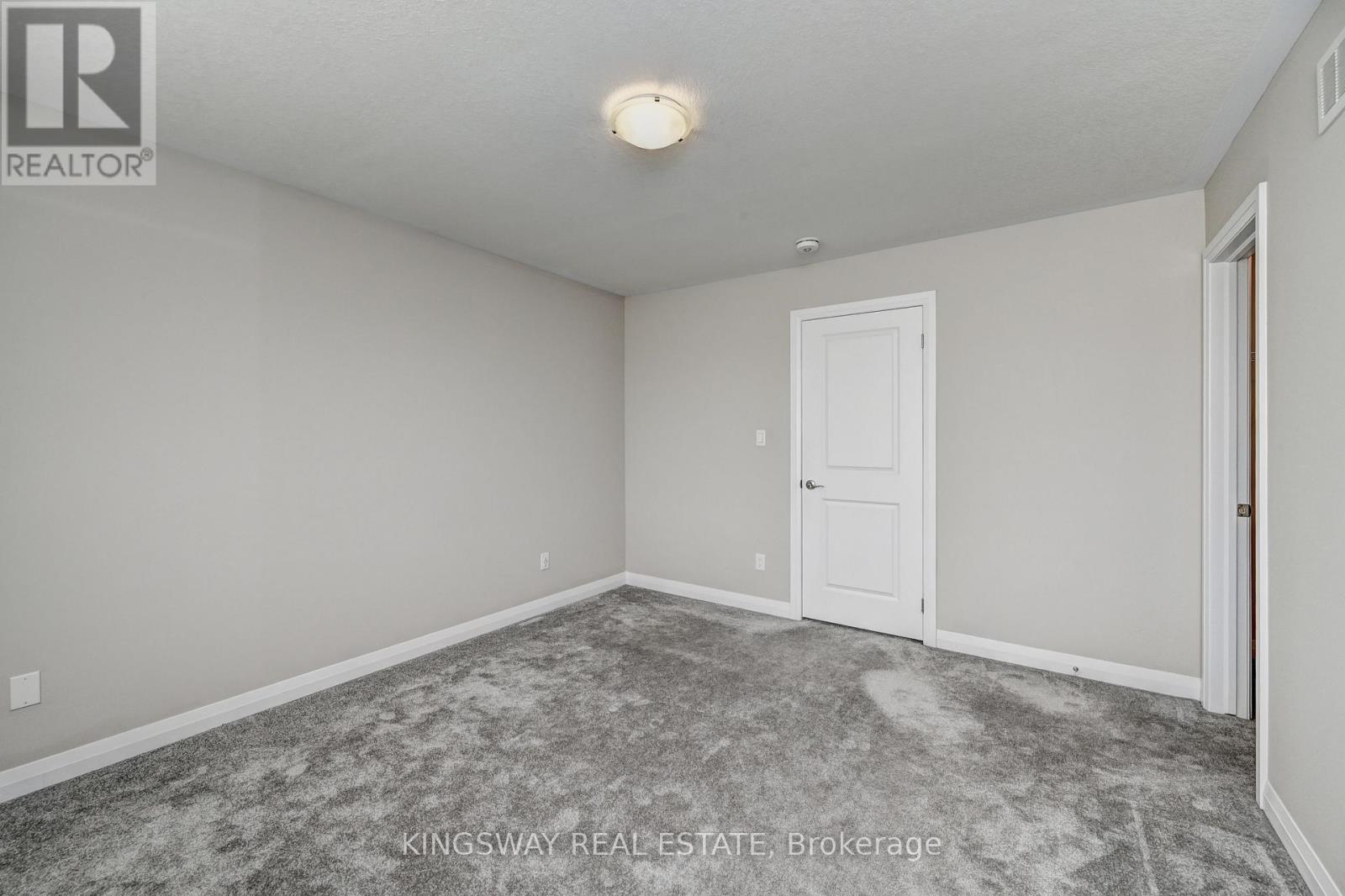 86 Monarch Woods Drive, Kitchener, Ontario  N2P 2Y9 - Photo 25 - X12470850