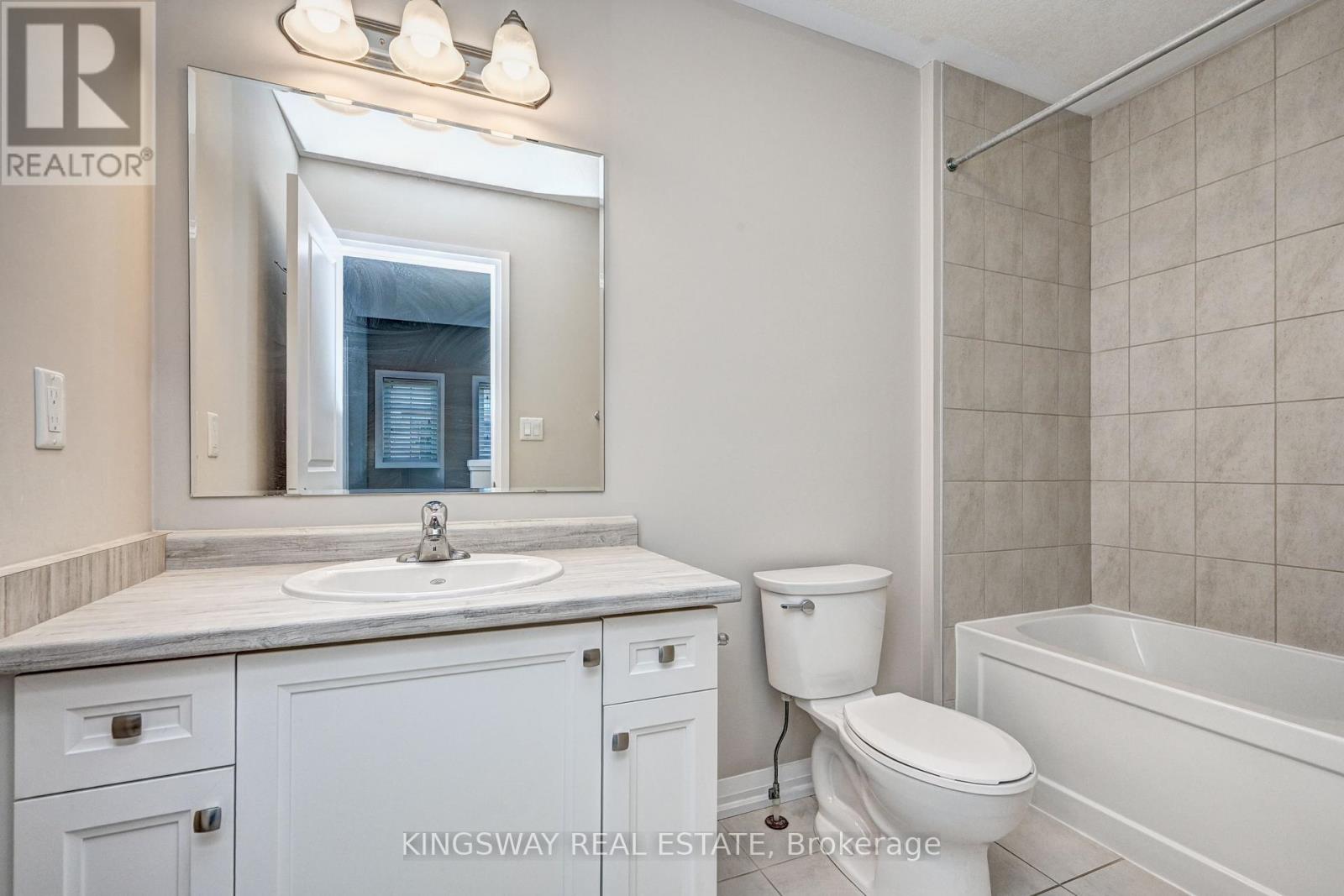 86 Monarch Woods Drive, Kitchener, Ontario  N2P 2Y9 - Photo 32 - X12470850