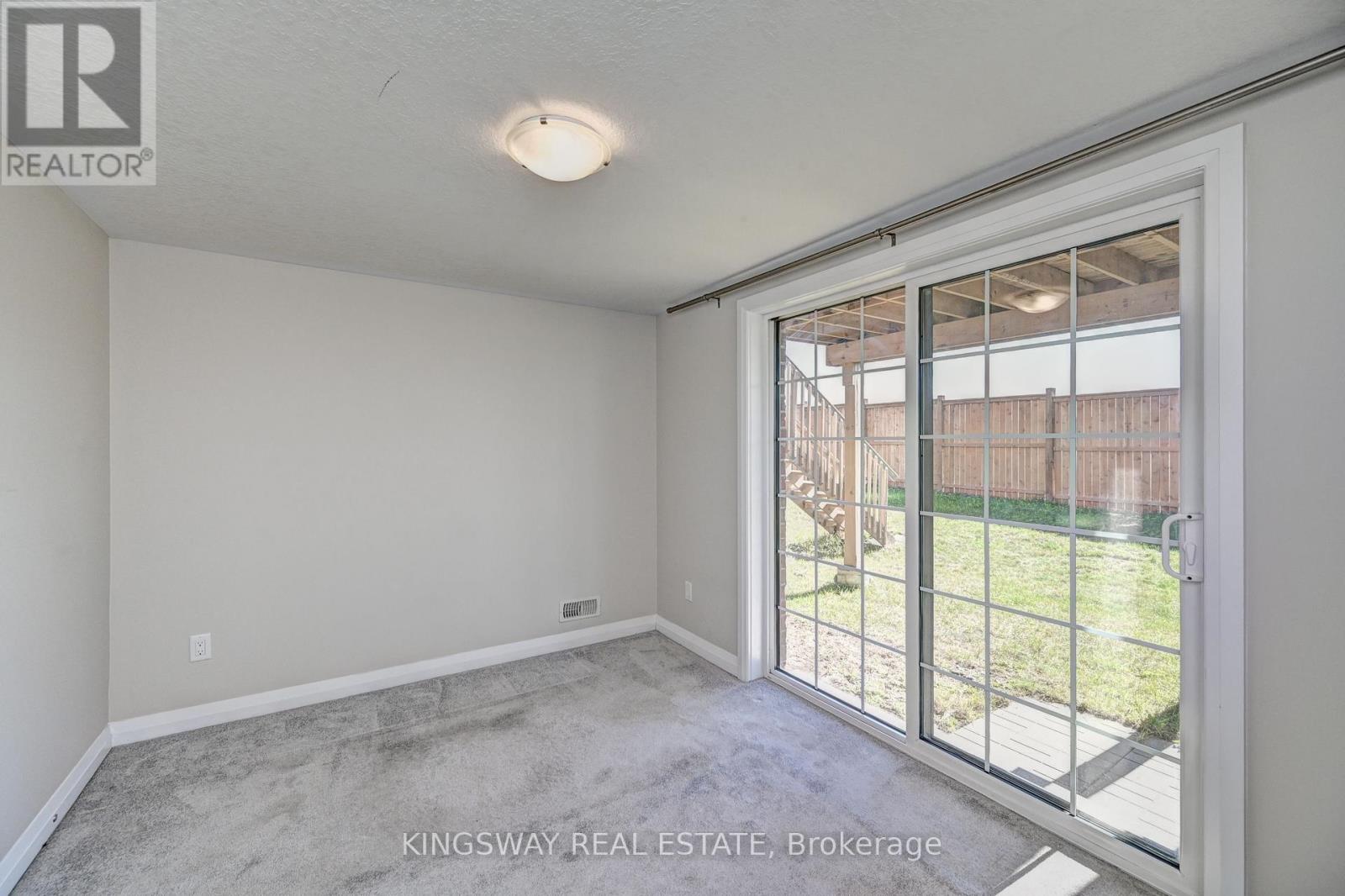 86 Monarch Woods Drive, Kitchener, Ontario  N2P 2Y9 - Photo 39 - X12470850