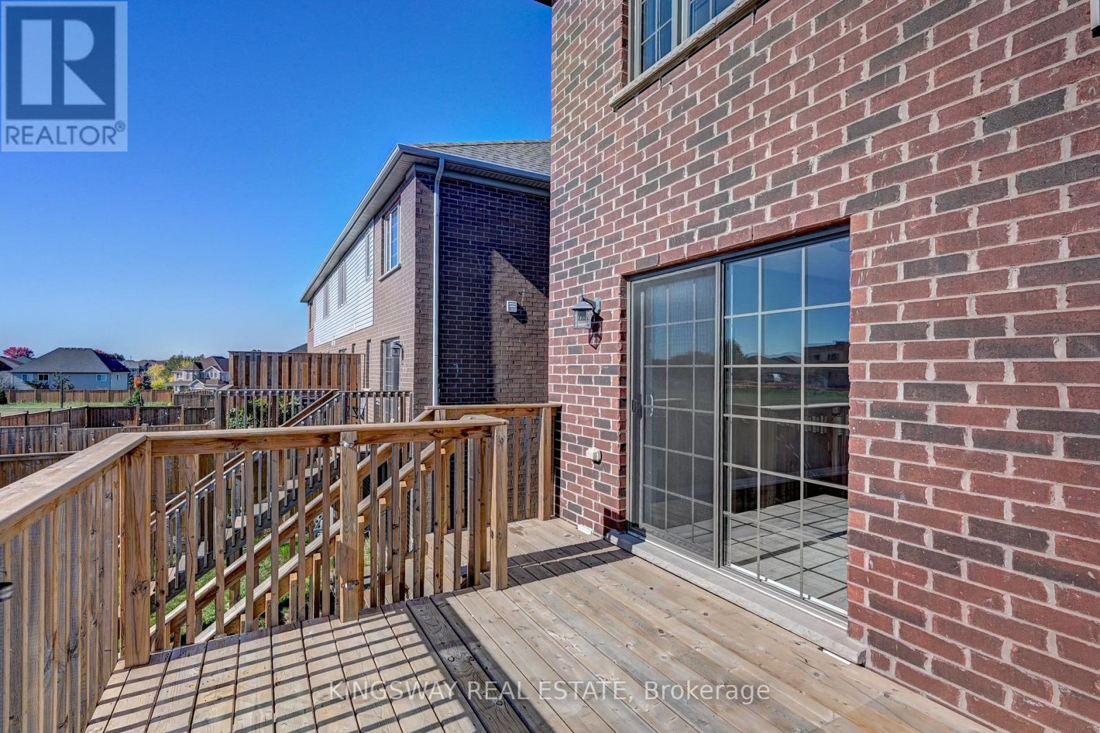 86 Monarch Woods Drive, Kitchener, Ontario  N2P 2Y9 - Photo 46 - X12470850