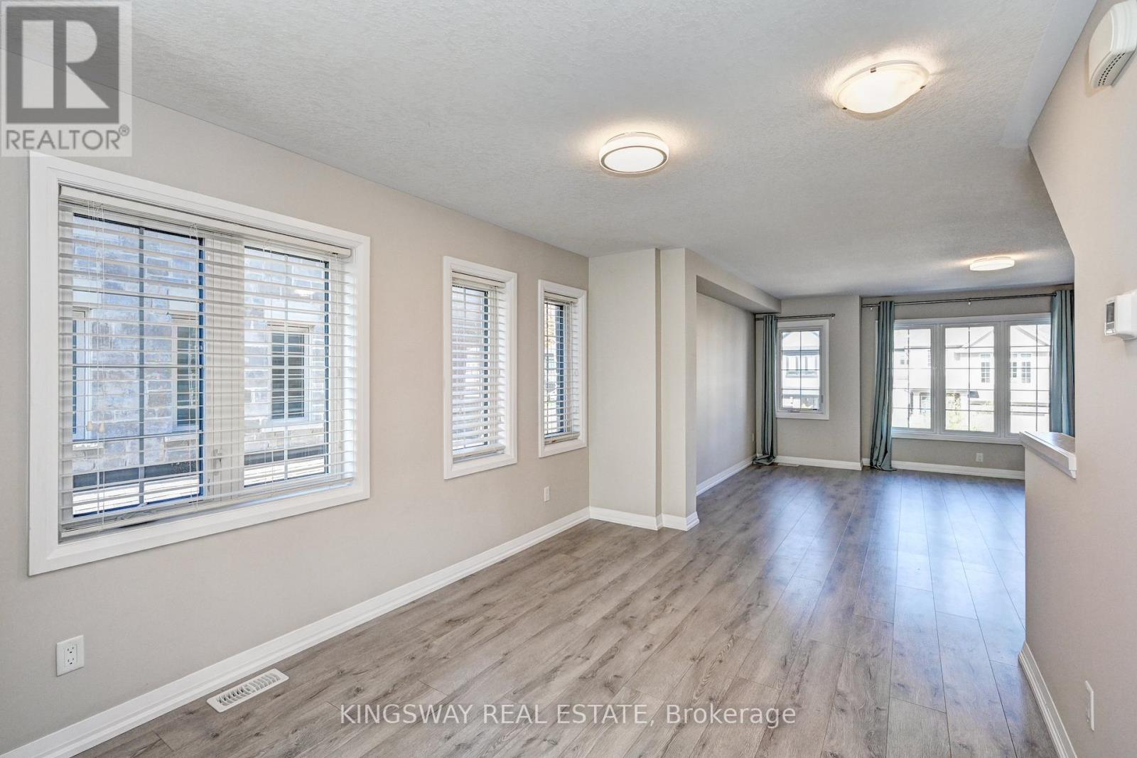 86 Monarch Woods Drive, Kitchener, Ontario  N2P 2Y9 - Photo 7 - X12470850