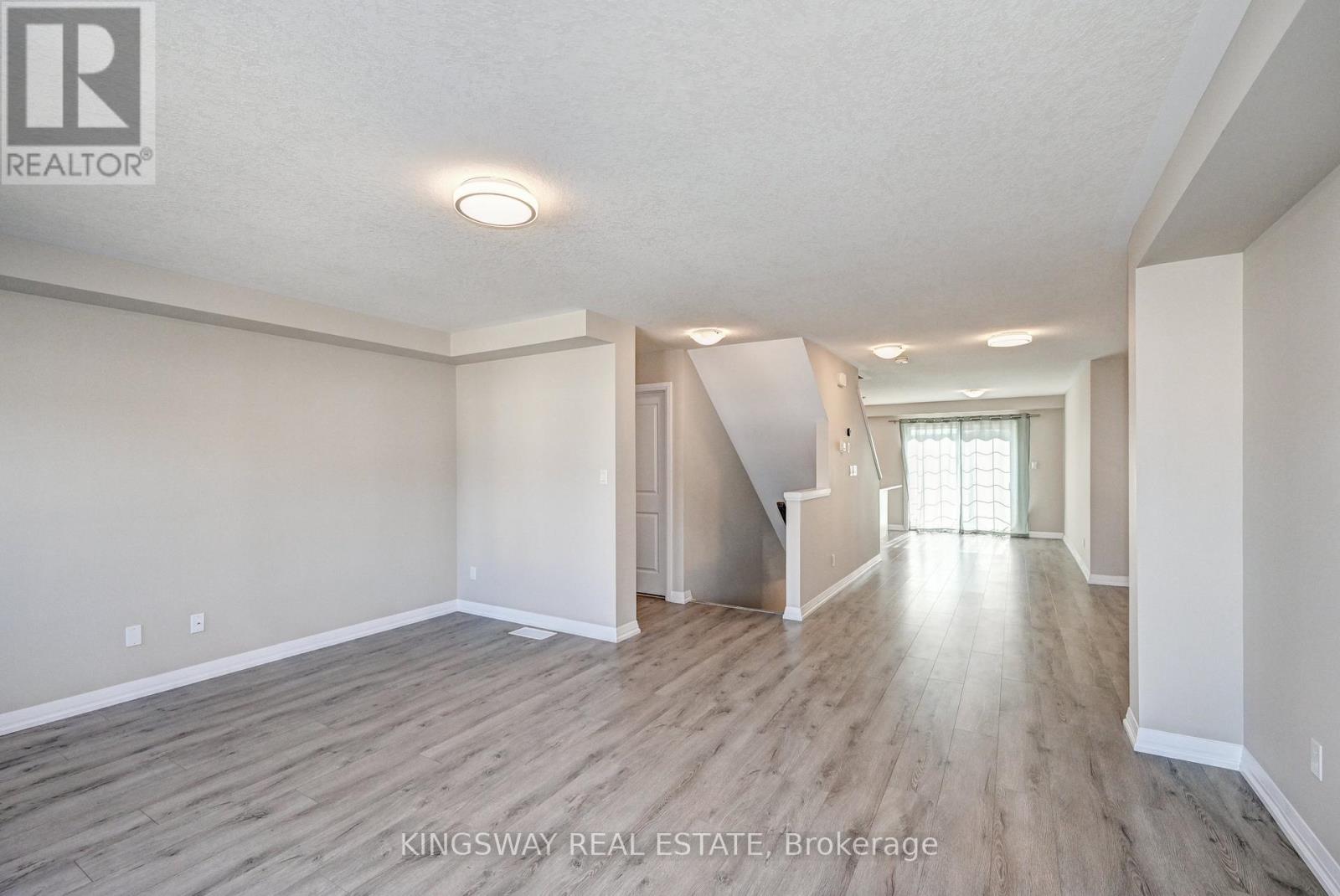 86 Monarch Woods Drive, Kitchener, Ontario  N2P 2Y9 - Photo 8 - X12470850