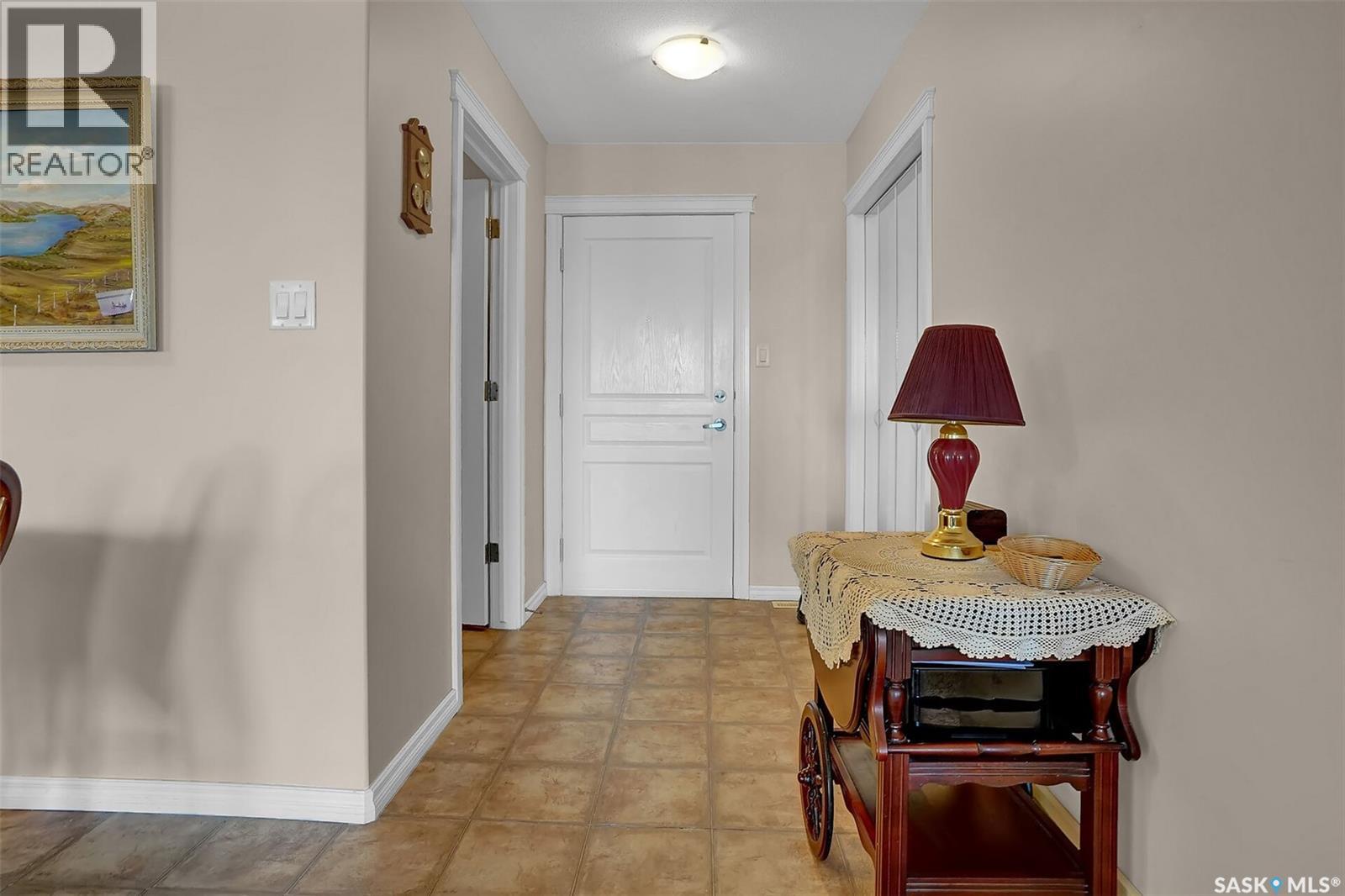 403 3946 Robinson Street, Regina, Saskatchewan  S4S 3C8 - Photo 3 - SK019271