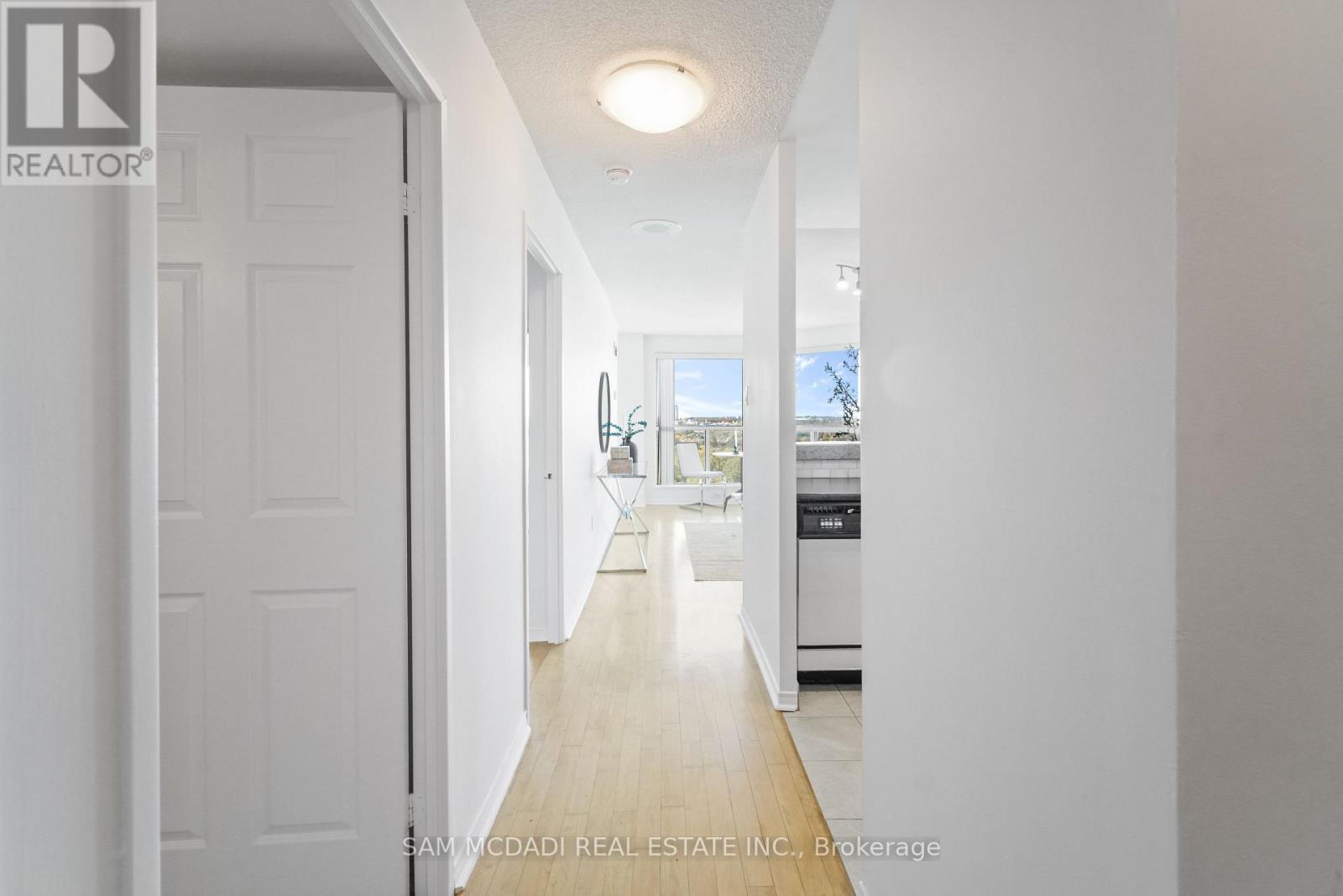 1807 - 2177 Burnhamthorpe Road W, Mississauga, Ontario  L5L 5P9 - Photo 3 - W12470856