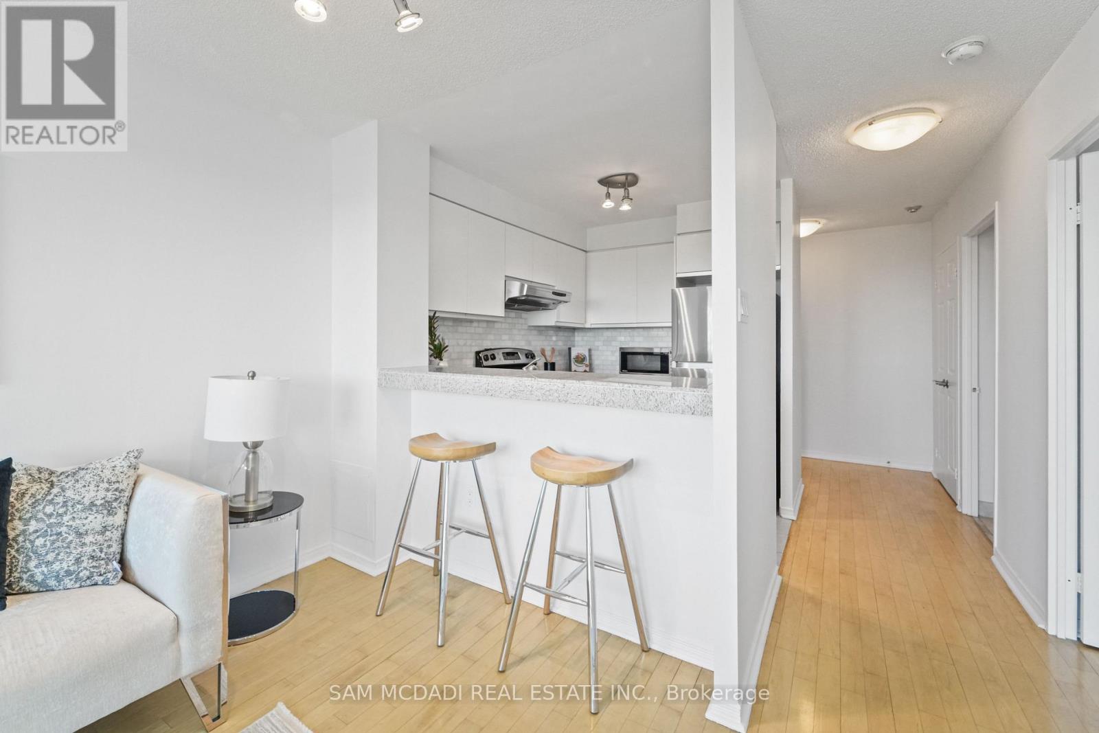1807 - 2177 Burnhamthorpe Road W, Mississauga, Ontario  L5L 5P9 - Photo 6 - W12470856