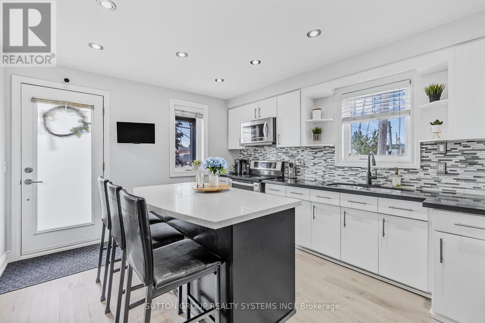 85 Kane Avenue, Toronto, Ontario  M6M 3M8 - Photo 3 - W12470857