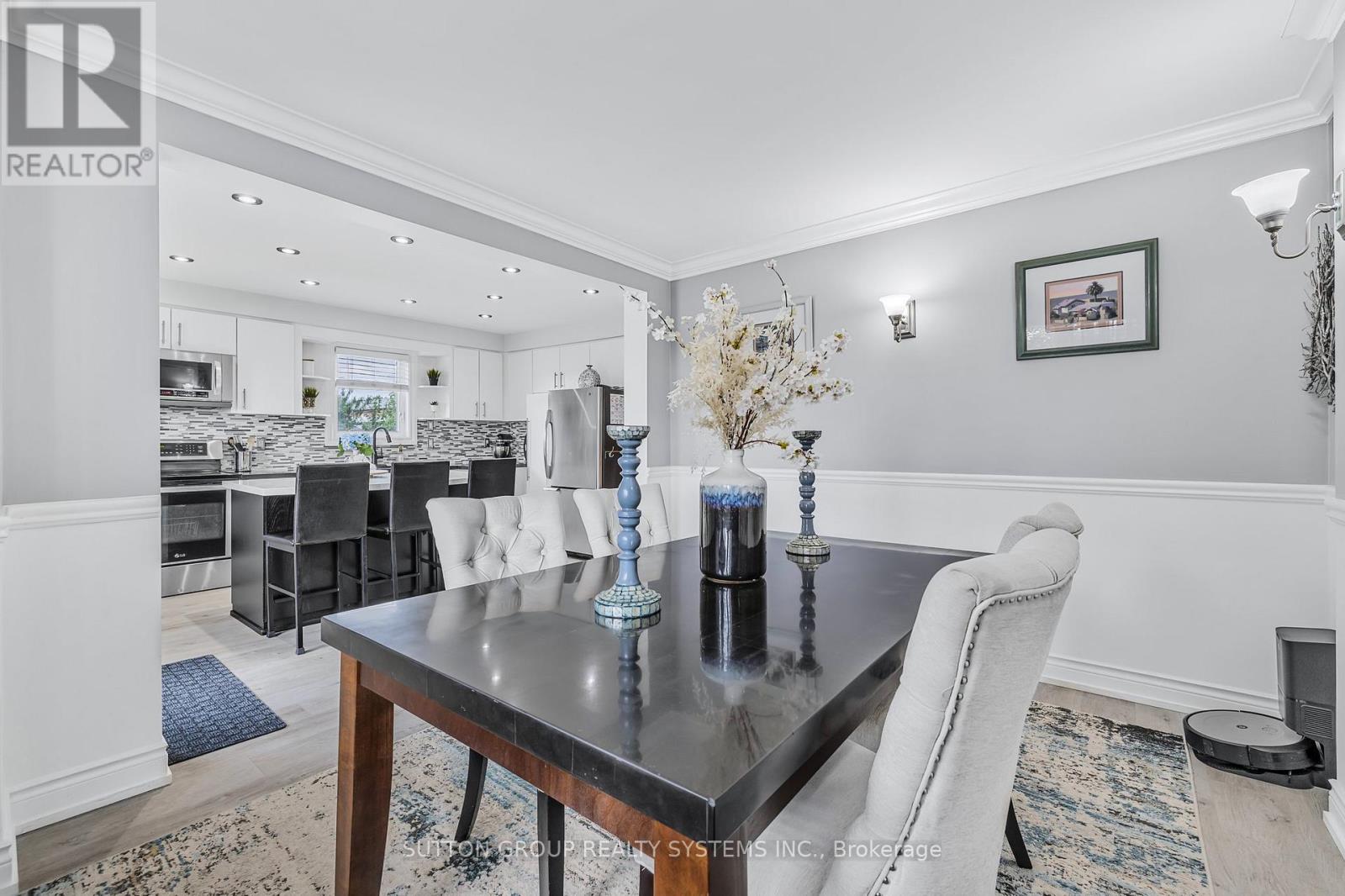 85 Kane Avenue, Toronto, Ontario  M6M 3M8 - Photo 7 - W12470857