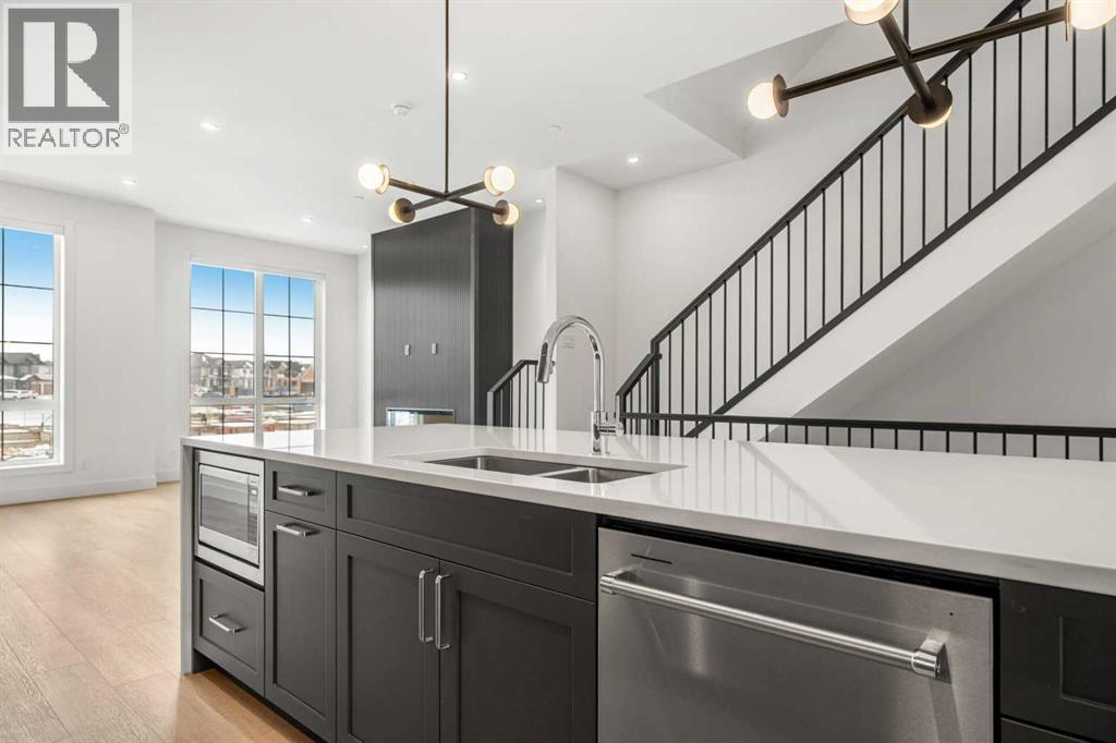 16 Greenwich Heath Nw, Calgary, Alberta  T3B 6P4 - Photo 12 - A2260575