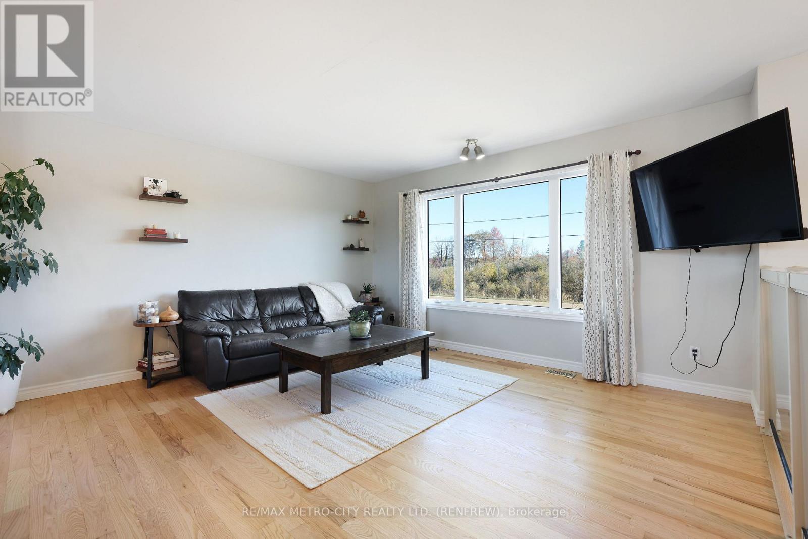 2431 Eady Road, Horton, Ontario  K7V 3Z6 - Photo 7 - X12470873