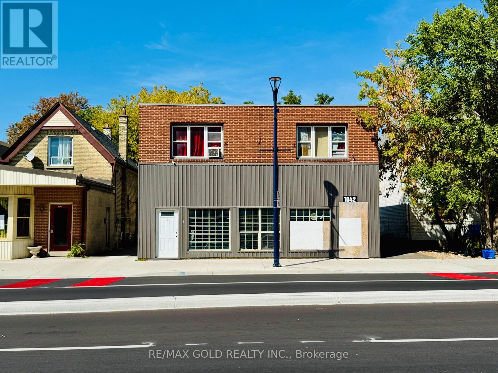 1042 DUNDAS STREET, London East, Ontario
