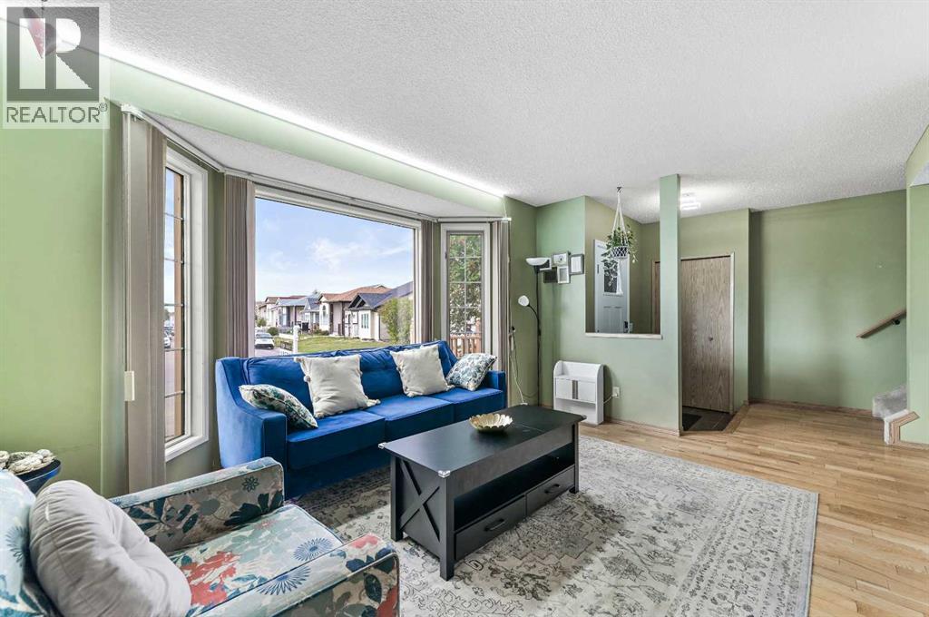 24 Laguna Close Ne, Calgary, Alberta  T1Y 6V1 - Photo 3 - A2261056