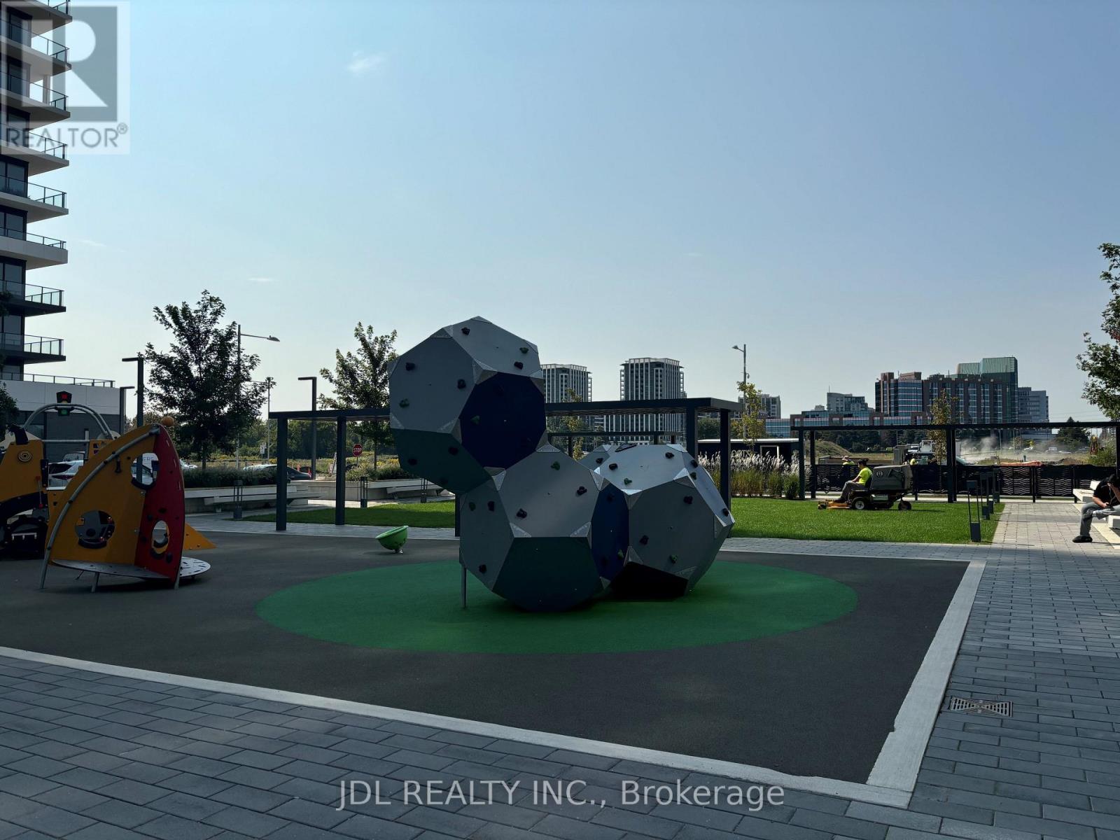 911 - 38 Water Walk Drive, Markham, Ontario  L3R 6M8 - Photo 15 - N12470866
