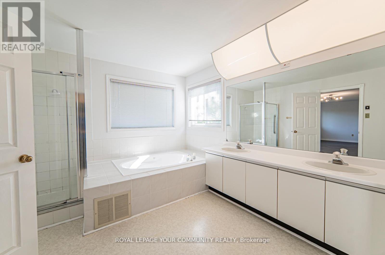 147 John Button Boulevard, Markham, Ontario  L3R 9G2 - Photo 11 - N12470871