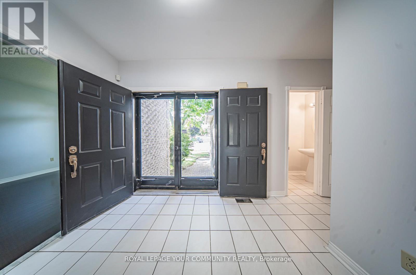 147 John Button Boulevard, Markham, Ontario  L3R 9G2 - Photo 2 - N12470871