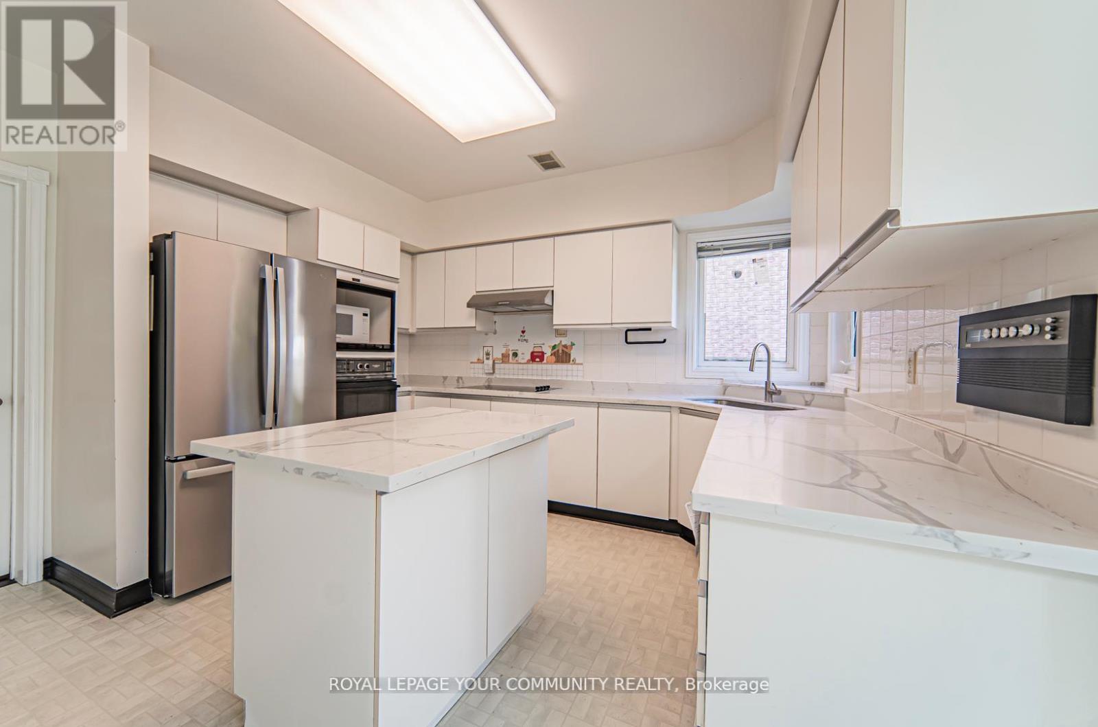 147 John Button Boulevard, Markham, Ontario  L3R 9G2 - Photo 6 - N12470871