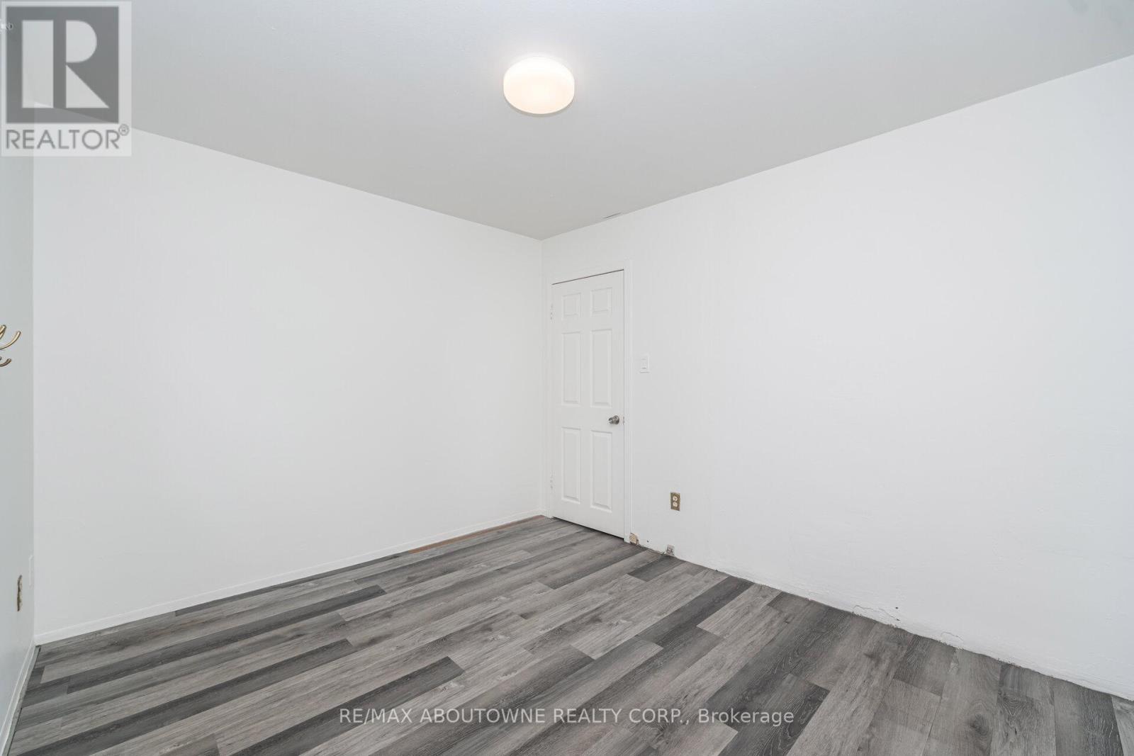 2 - 2144 Lilnan Court, Burlington, Ontario  L7R 1Y3 - Photo 13 - W12470860