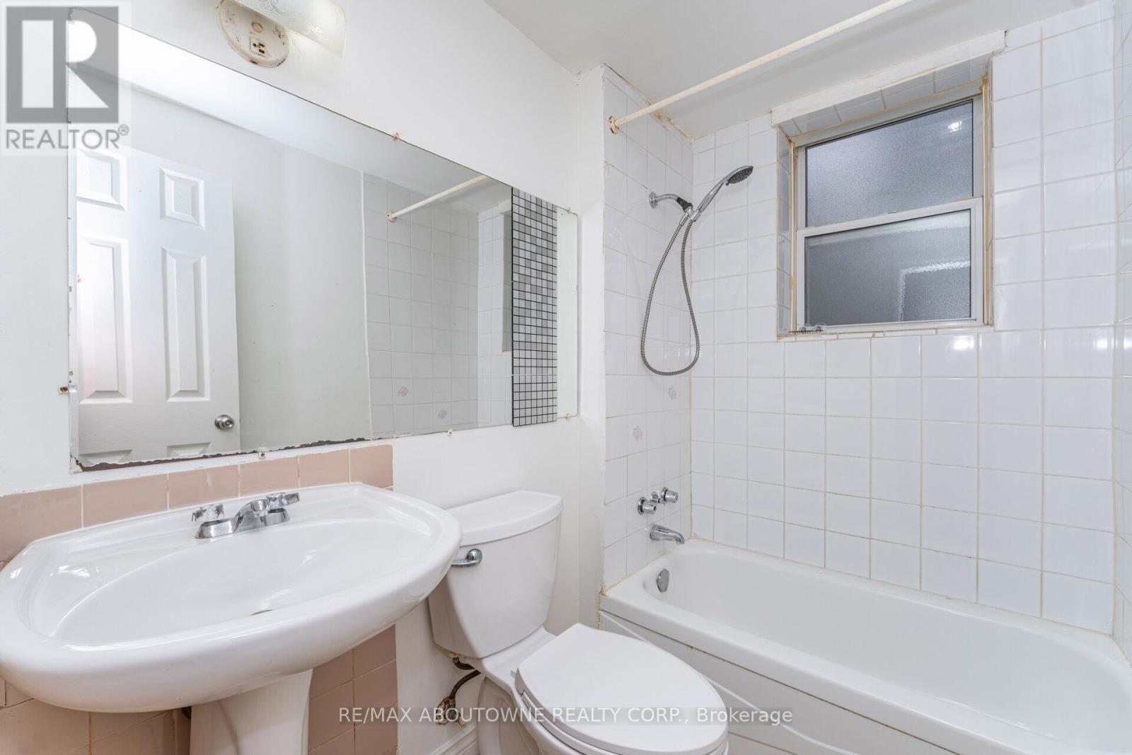 2 - 2144 Lilnan Court, Burlington, Ontario  L7R 1Y3 - Photo 14 - W12470860