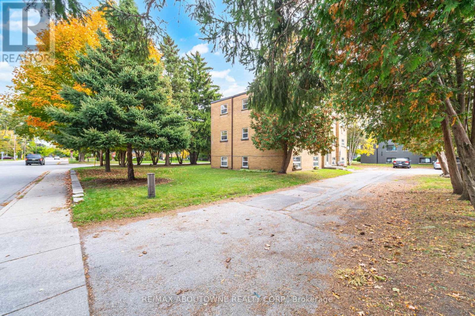 2 - 2144 Lilnan Court, Burlington, Ontario  L7R 1Y3 - Photo 15 - W12470860