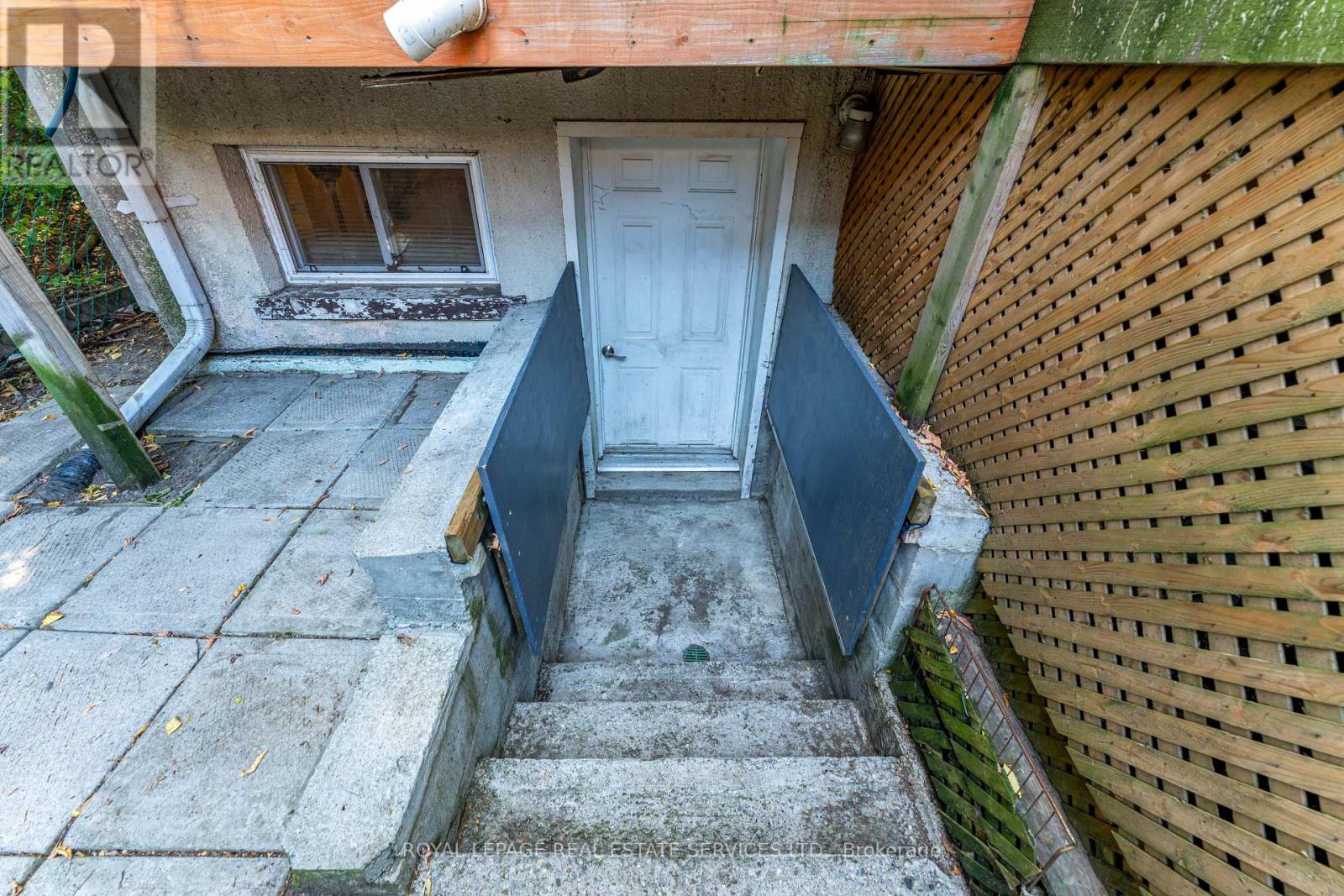 150 Stanley Avenue, Toronto, Ontario  M8V 1N9 - Photo 38 - W12470870