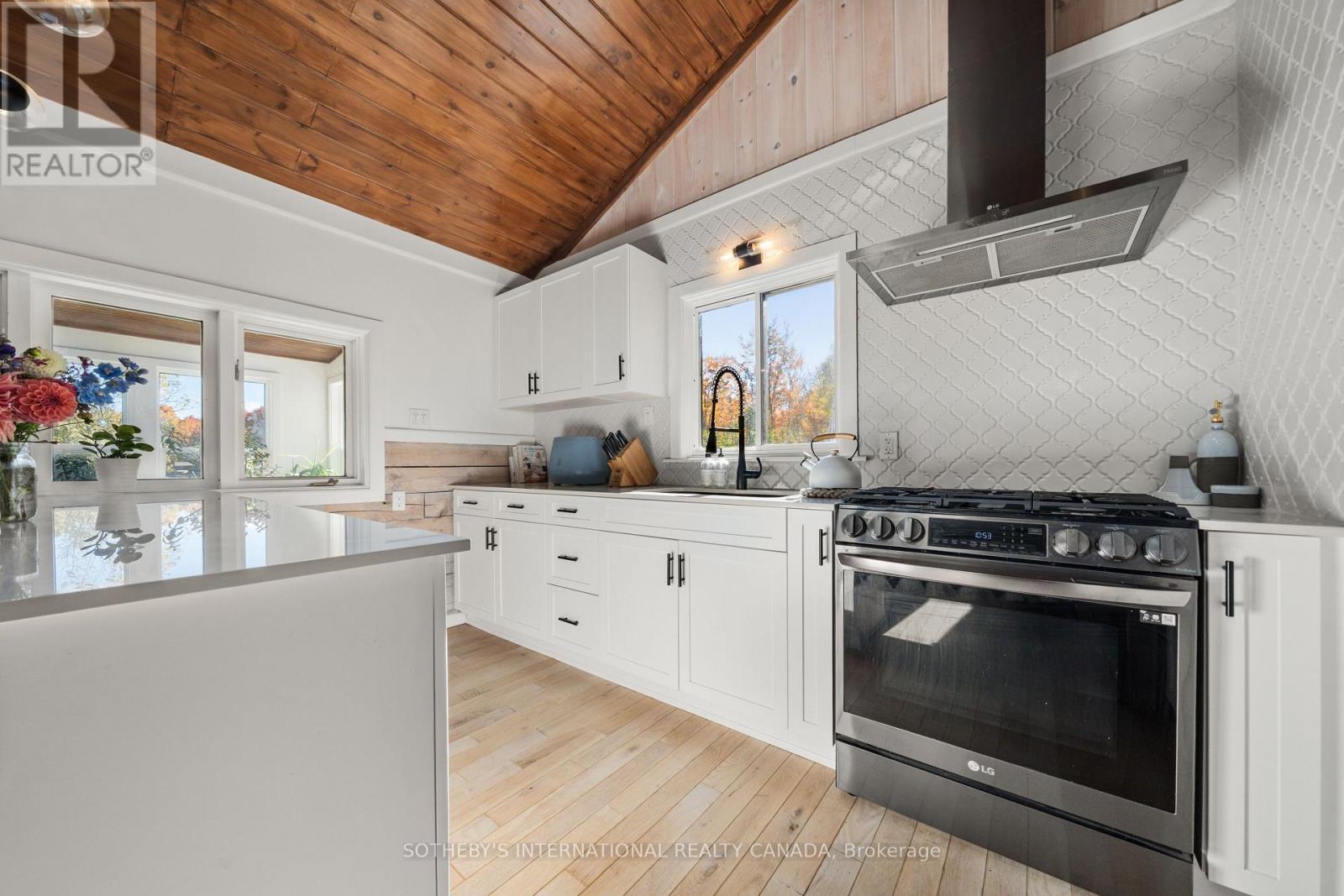 220 Easterbrook Road S, Prince Edward County, Ontario  K0K 2P0 - Photo 11 - X12469470