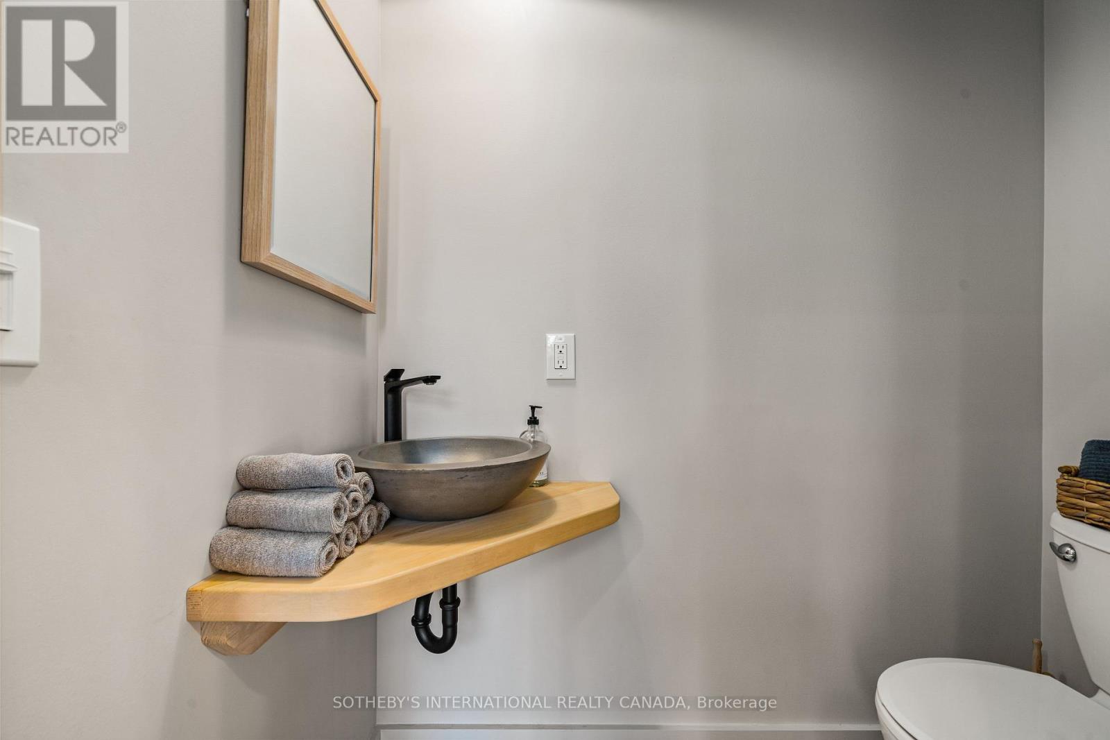 220 Easterbrook Road S, Prince Edward County, Ontario  K0K 2P0 - Photo 37 - X12469470