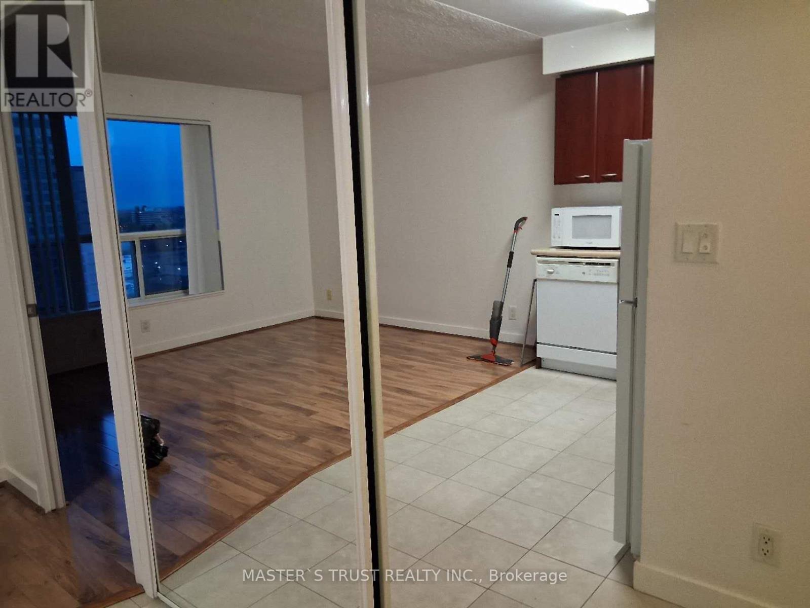 2105 - 36 Lee Centre Drive, Toronto, Ontario  M1H 3K2 - Photo 8 - E12456372