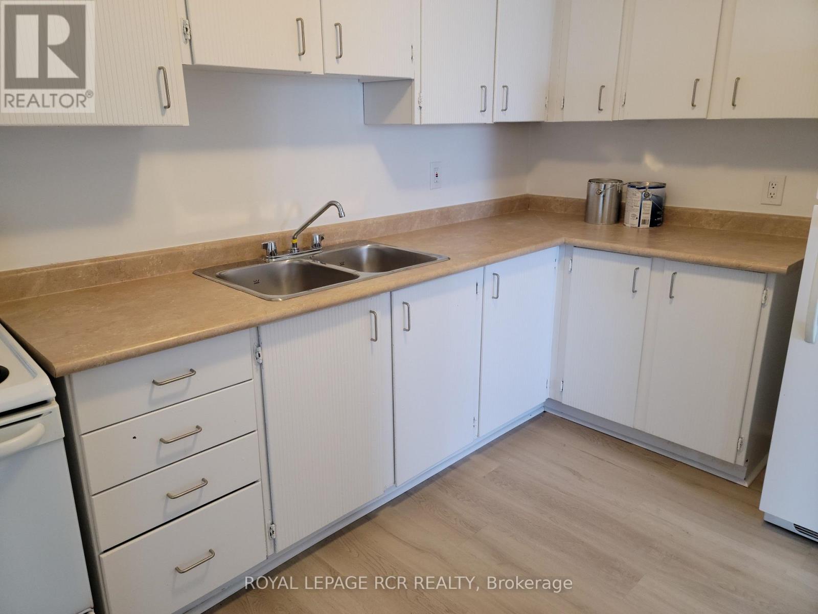 206 - 2 Orchard Heights Boulevard, Aurora, Ontario  L4G 3W3 - Photo 4 - N12470879