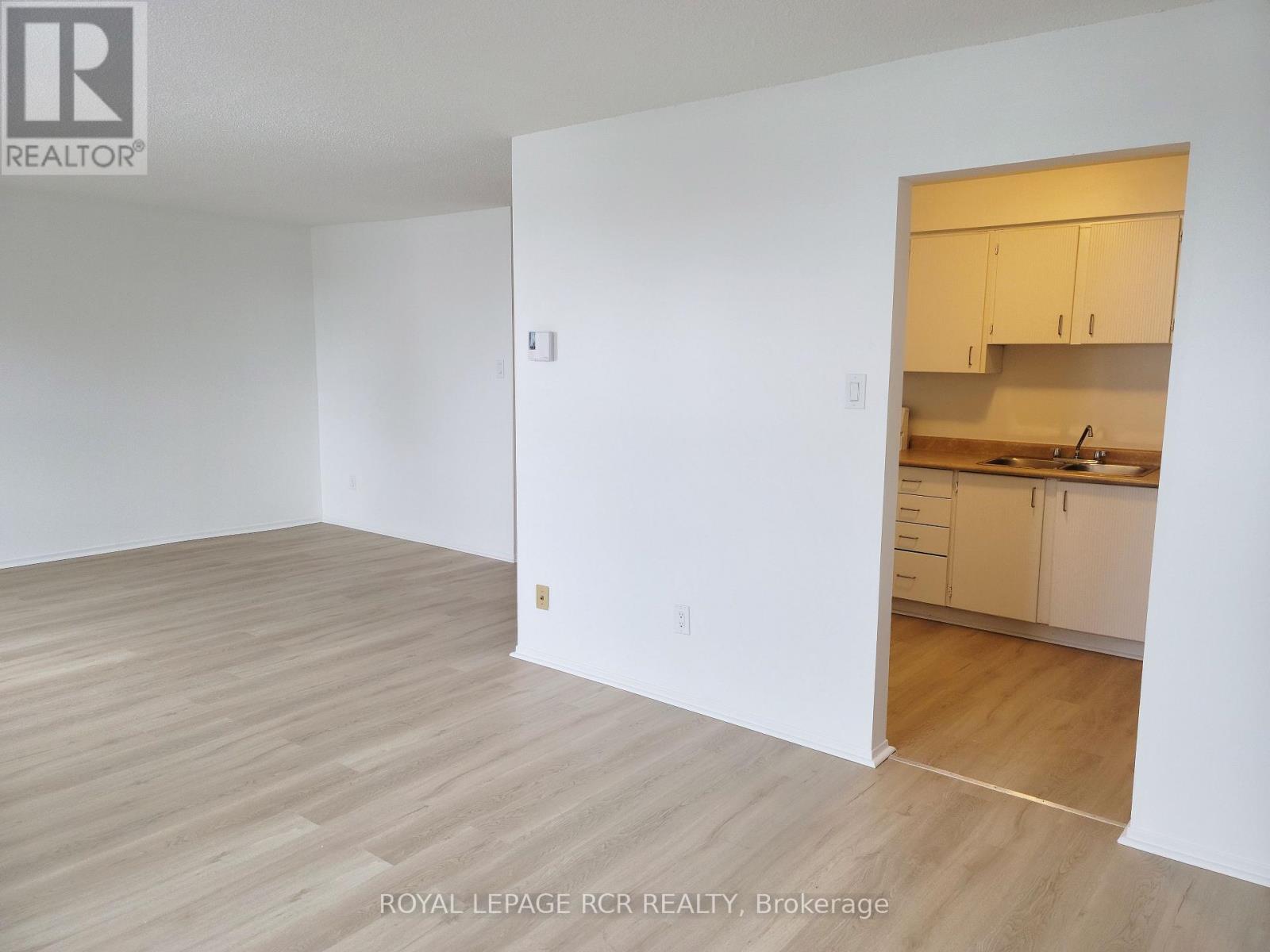 206 - 2 Orchard Heights Boulevard, Aurora, Ontario  L4G 3W3 - Photo 5 - N12470879