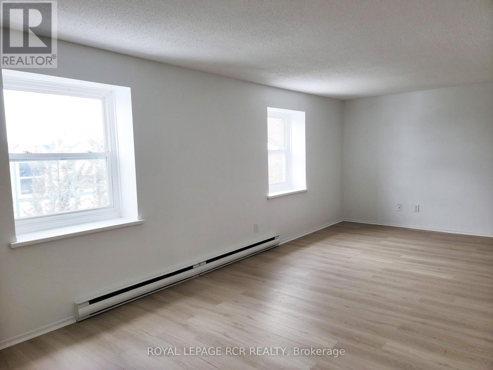 206 - 2 Orchard Heights Boulevard, Aurora, Ontario  L4G 3W3 - Photo 8 - N12470879
