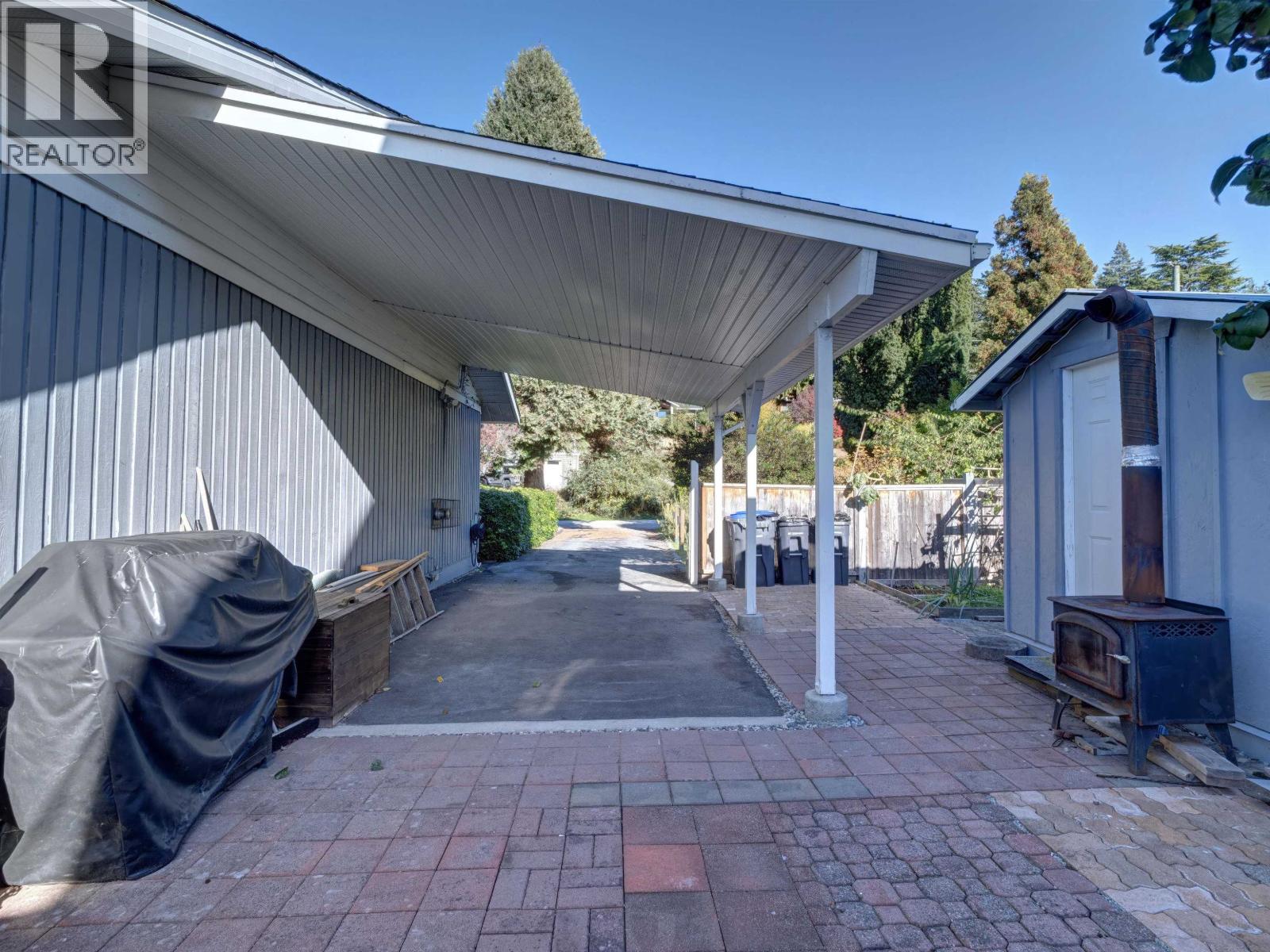 4657 Whitaker Road, Sechelt, British Columbia  V7Z 0E4 - Photo 8 - R3057193