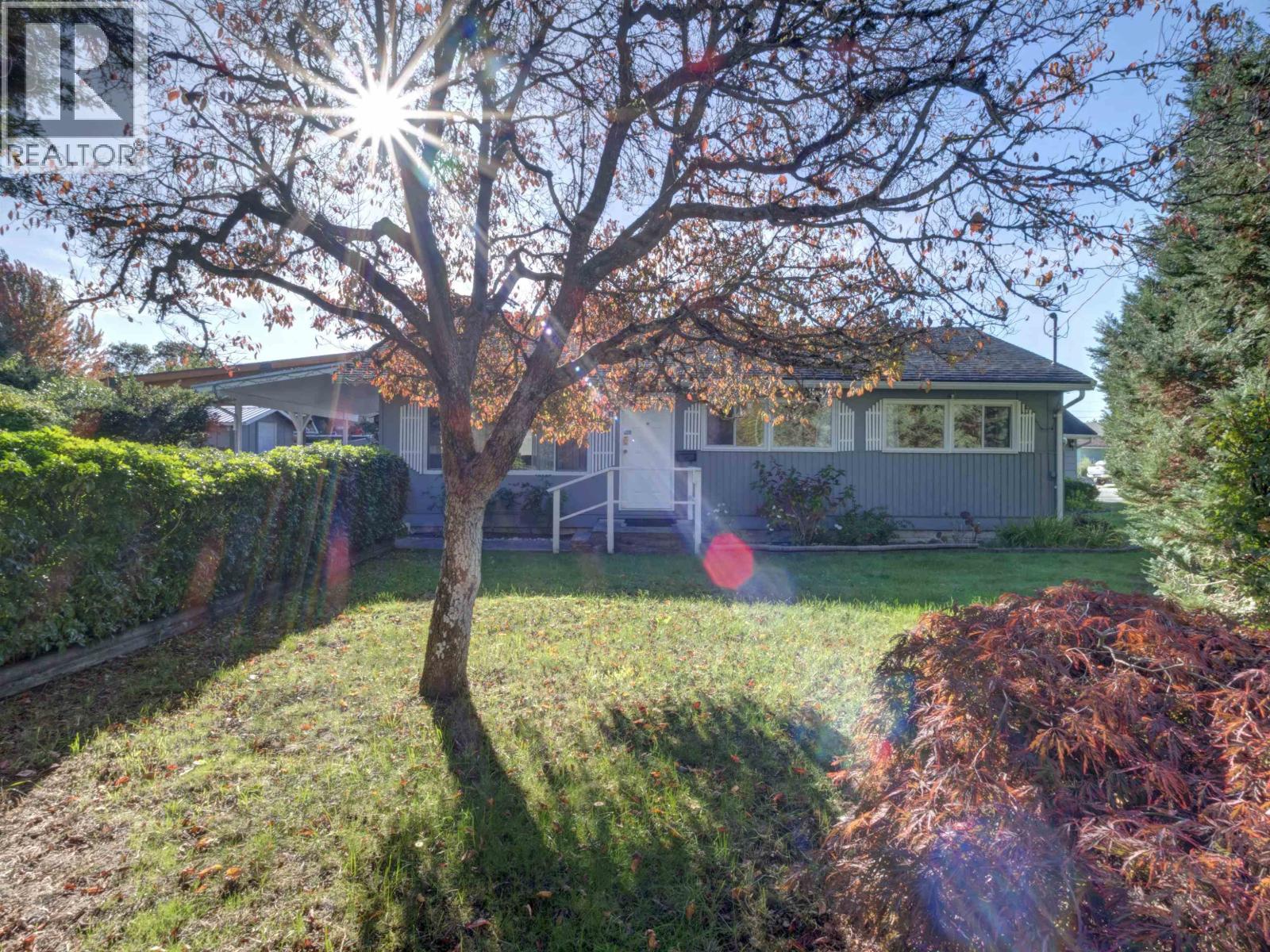 4657 WHITAKER ROAD, Sechelt, British Columbia