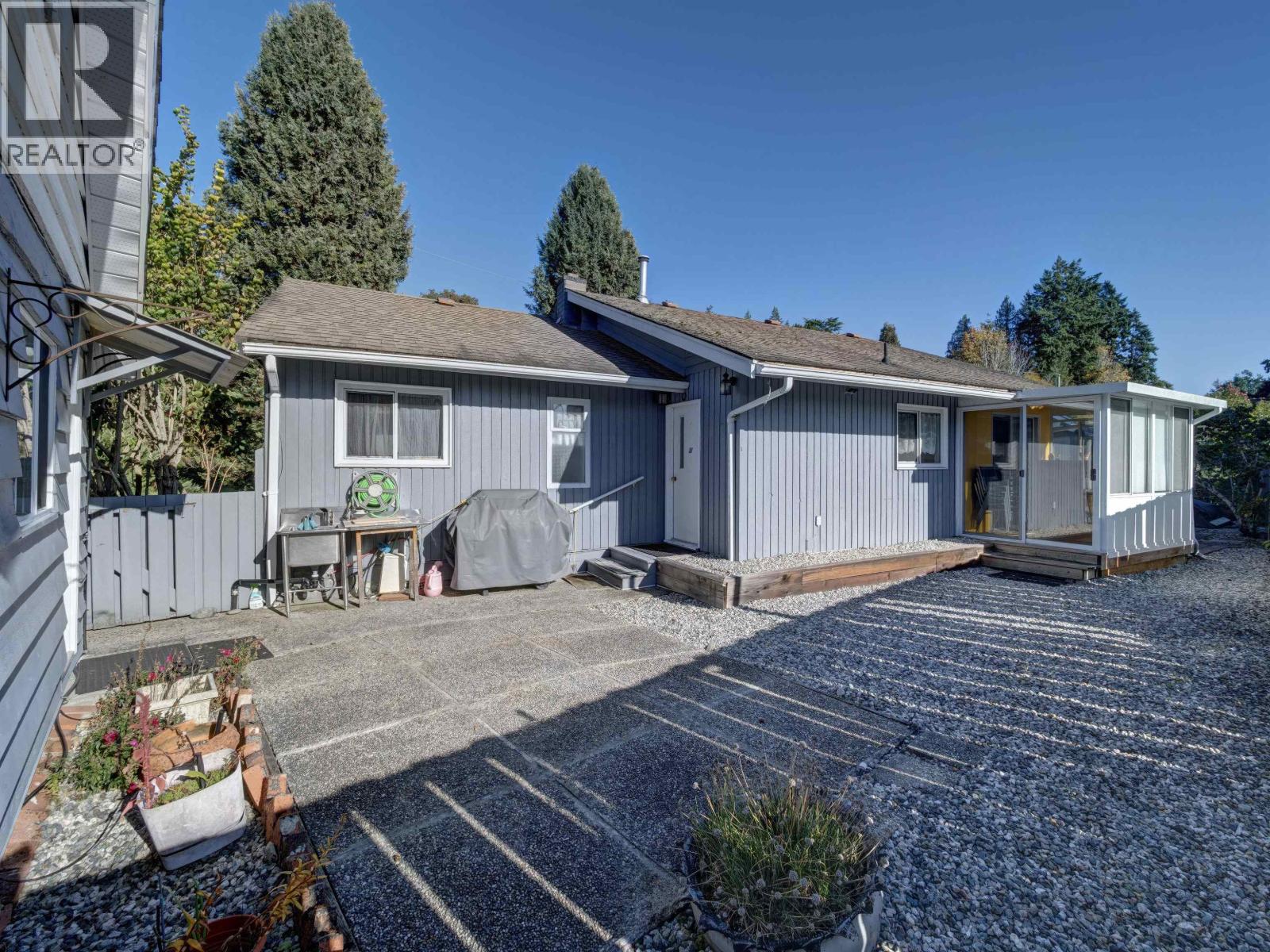 4657 Whitaker Road, Sechelt, British Columbia  V7Z 0E4 - Photo 9 - R3057193