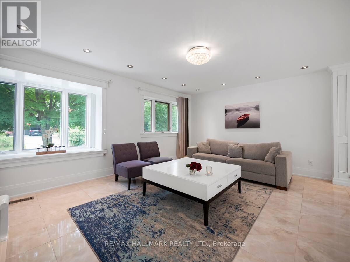 218 Northwood Drive, Toronto, Ontario  M2M 2K4 - Photo 11 - C12470880