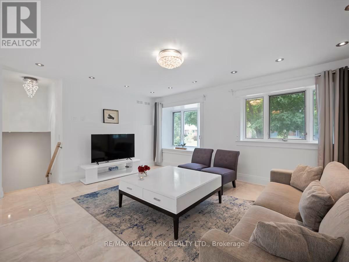 218 Northwood Drive, Toronto, Ontario  M2M 2K4 - Photo 13 - C12470880