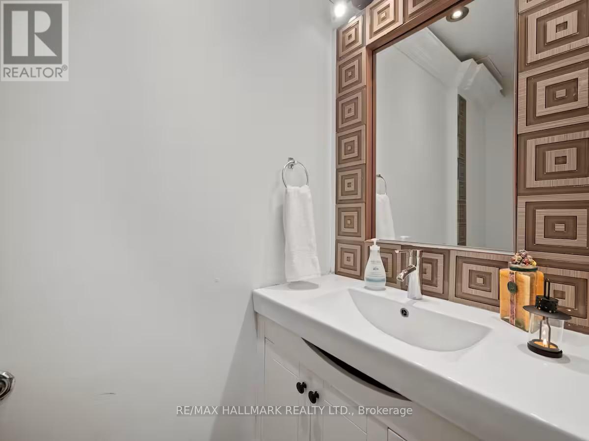 218 Northwood Drive, Toronto, Ontario  M2M 2K4 - Photo 17 - C12470880