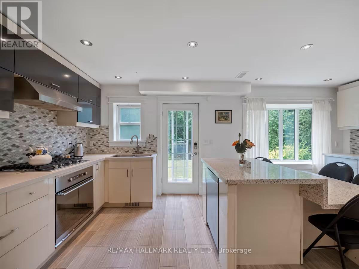 218 Northwood Drive, Toronto, Ontario  M2M 2K4 - Photo 5 - C12470880