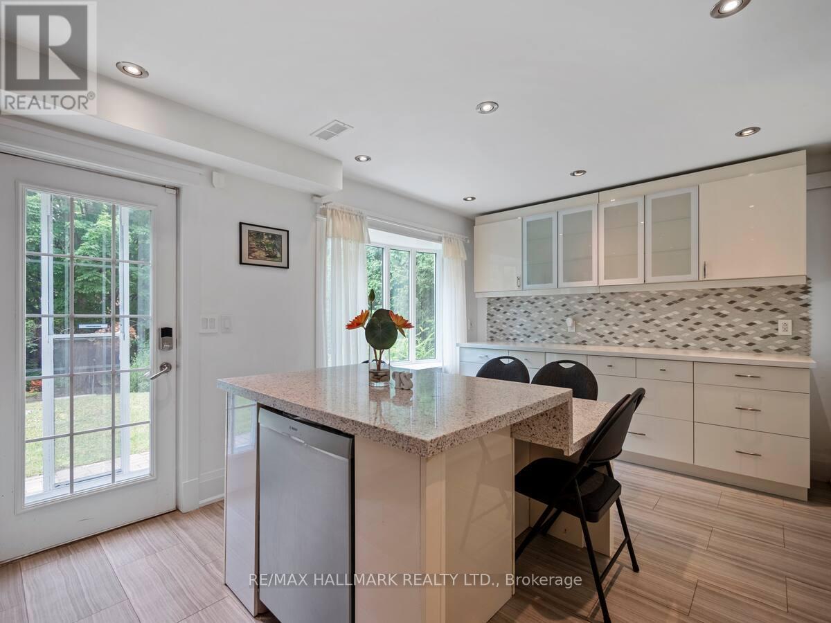 218 Northwood Drive, Toronto, Ontario  M2M 2K4 - Photo 9 - C12470880