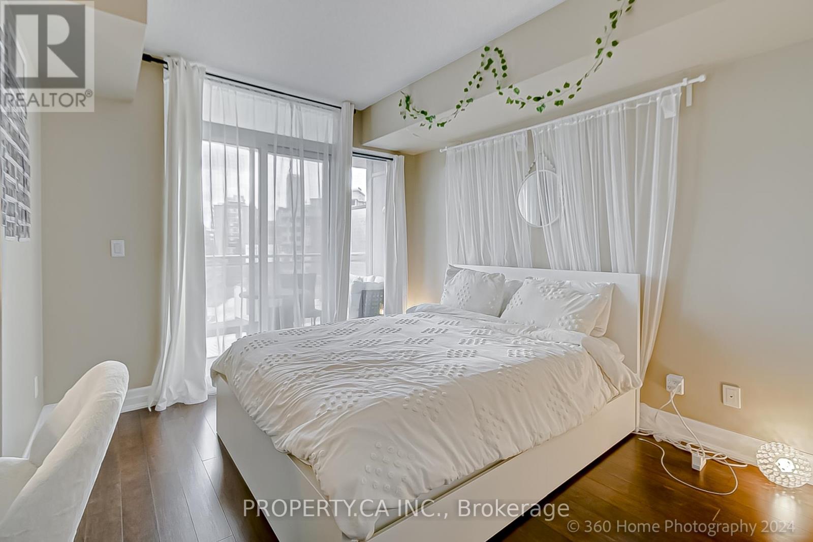 702 - 8 Scollard Street, Toronto, Ontario  M5R 1M2 - Photo 2 - C12470887