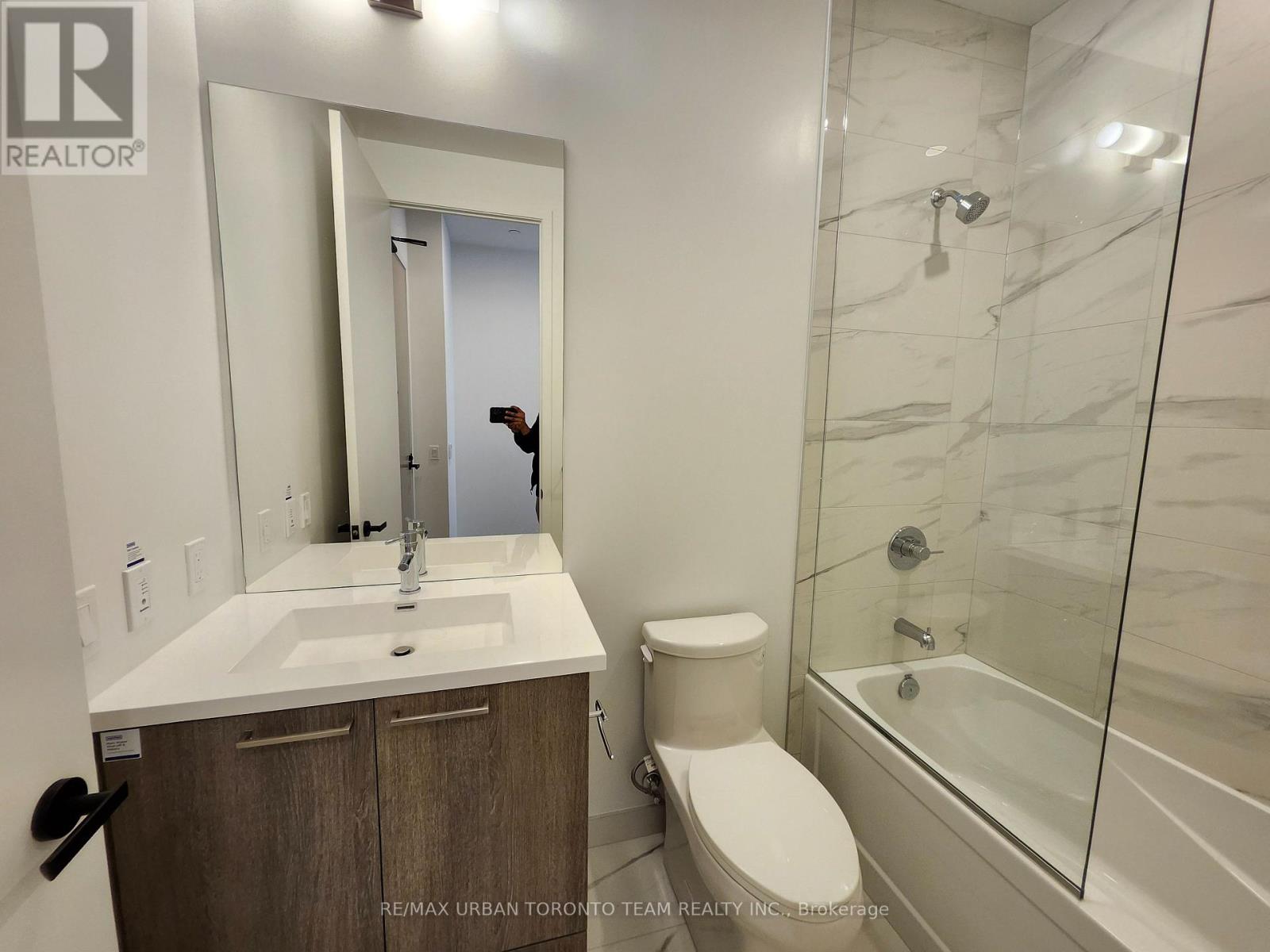 Ph102 - 225 Commerce St Street, Vaughan, Ontario  L4K 0R1 - Photo 10 - N12470894