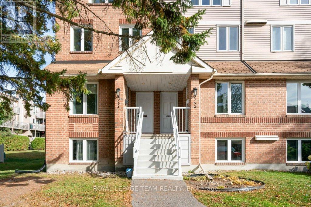 B - 6754 Jeanne D'arc Boulevard N, Ottawa, Ontario  K1C 6E9 - Photo 2 - X12470903