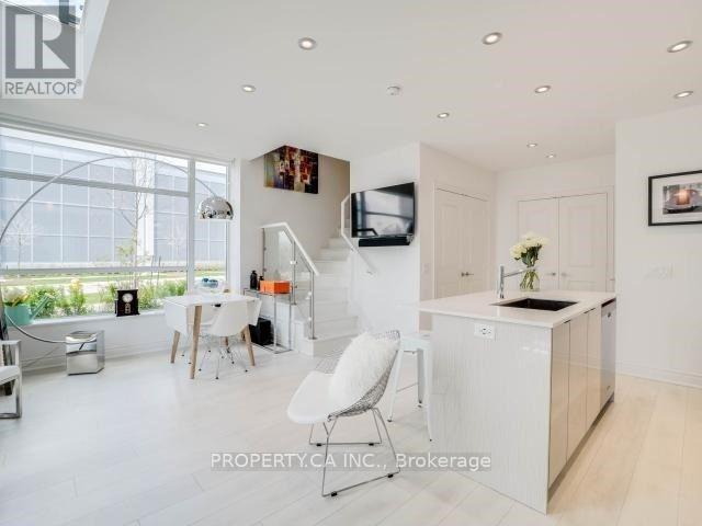 WL08 - 80 MARINE PARADE DRIVE, Toronto, Ontario