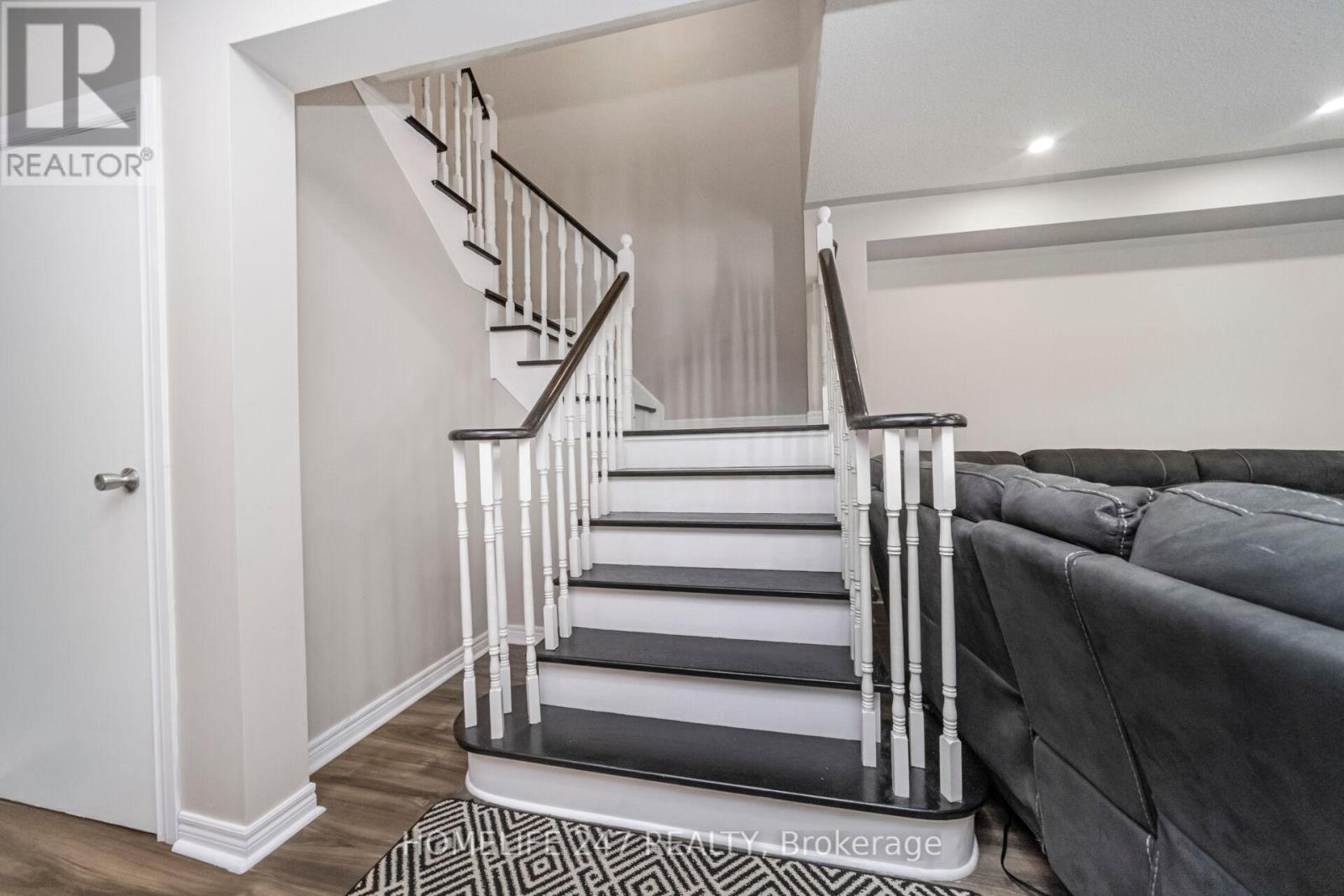 638 Madame Street, Mississauga, Ontario  L5W 1G6 - Photo 17 - W12470891