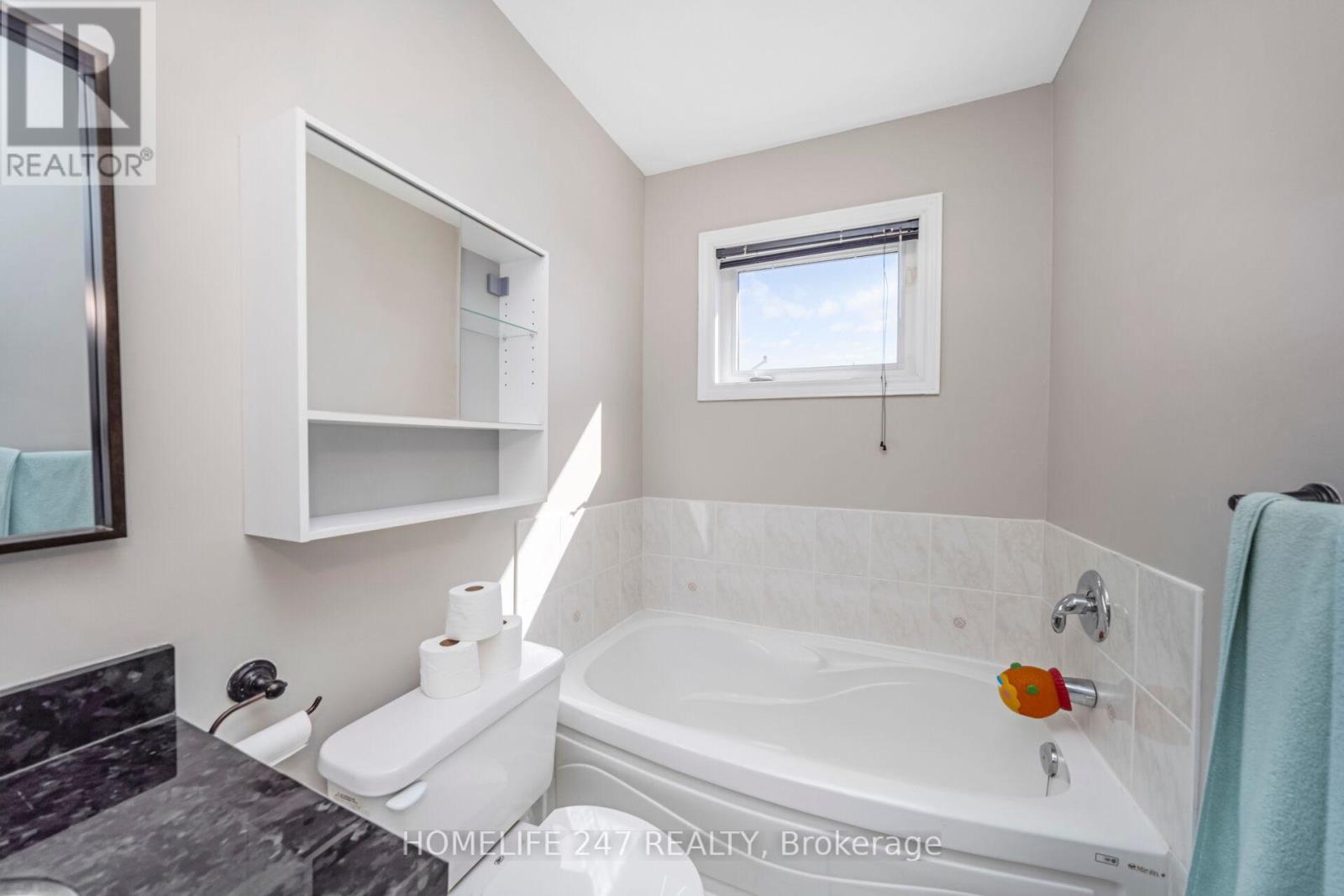 638 Madame Street, Mississauga, Ontario  L5W 1G6 - Photo 23 - W12470891