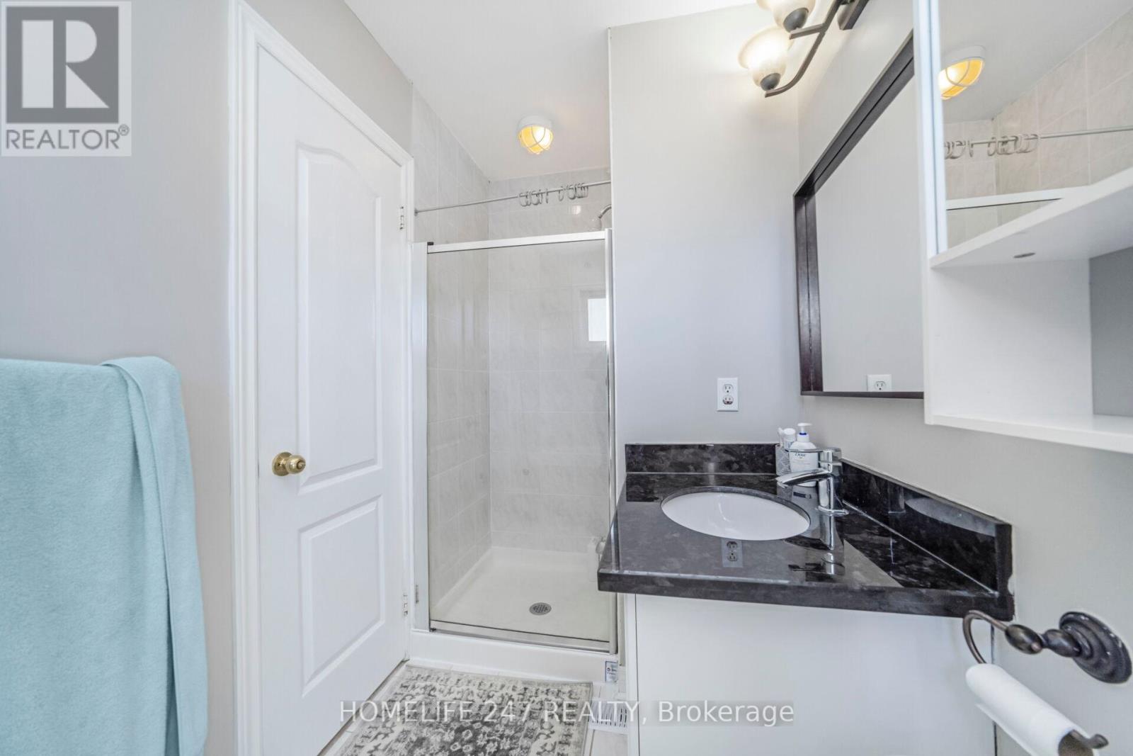 638 Madame Street, Mississauga, Ontario  L5W 1G6 - Photo 24 - W12470891